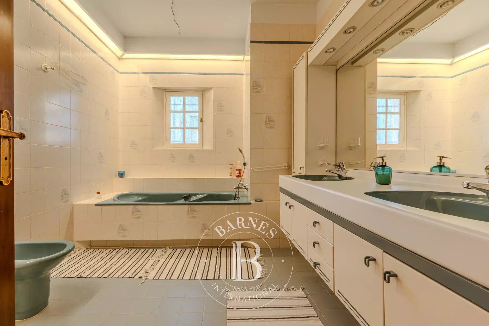 EXCLUSIVE - LA BASTIDE DE JOURDANS - HOUSE 376M² - 6 BEDROOMS - GARDEN 6300M² - POOL - TENNIS - picture 12