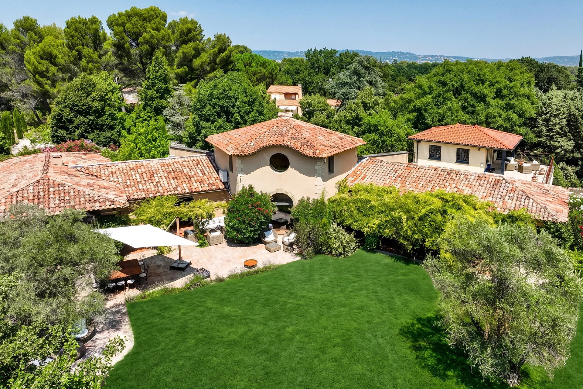À quelques minutes du cœur d'Aix-en-Provence – Propriété d'exception de 12 pièces de 650 m² sur 1,2 hectares