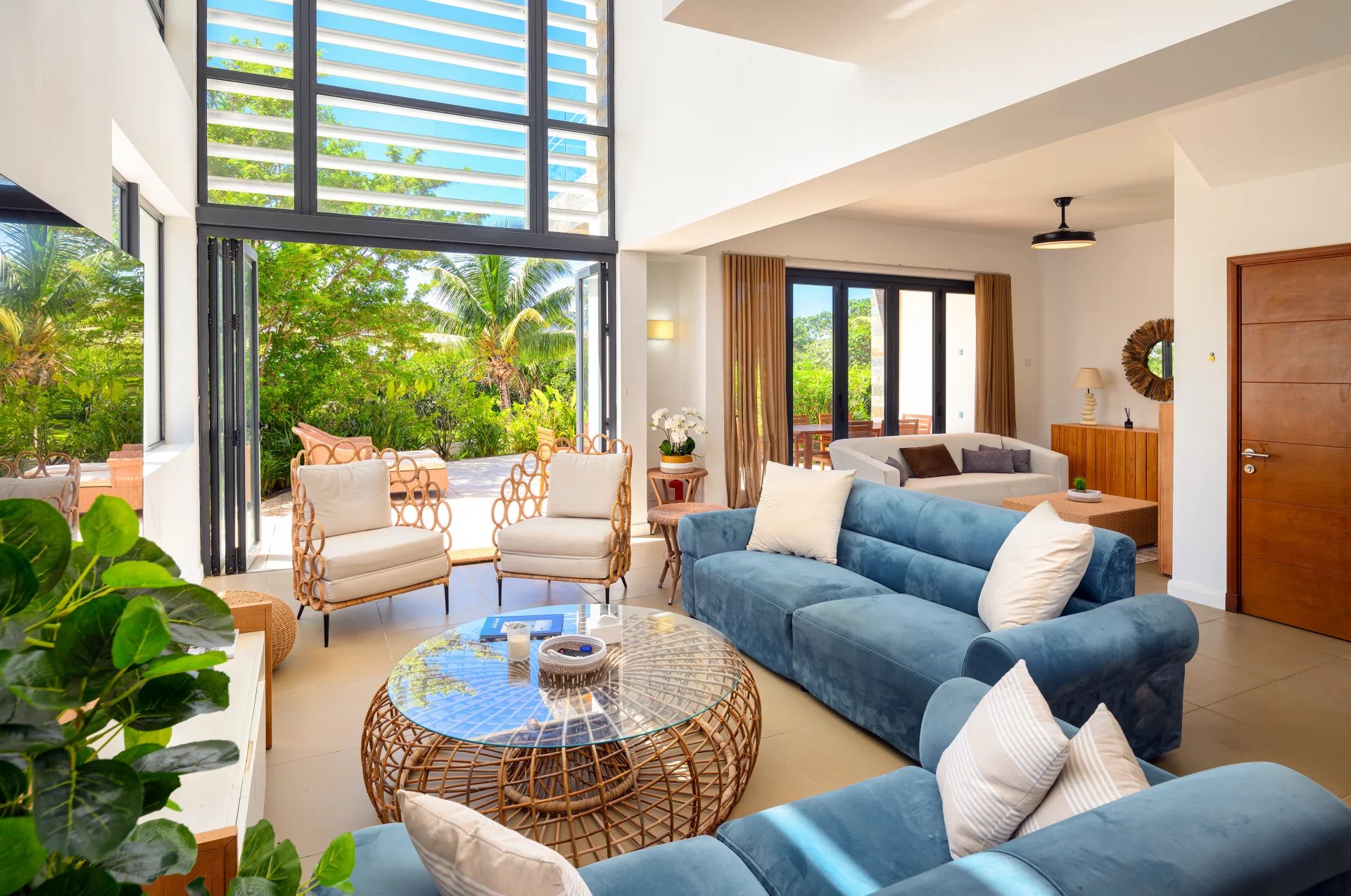 4-Bedroom Townhouse with Sea View in Azuri Village