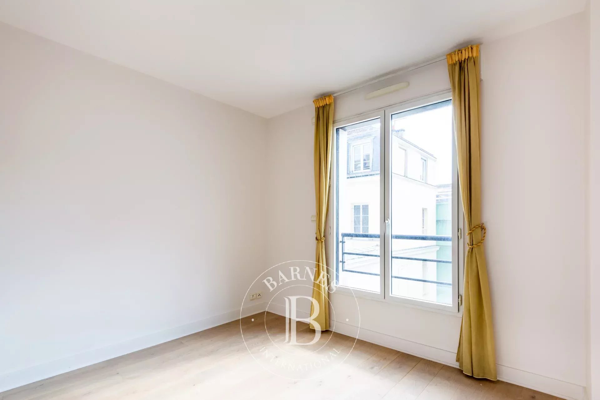 Daire Paris 8ème - picture 9