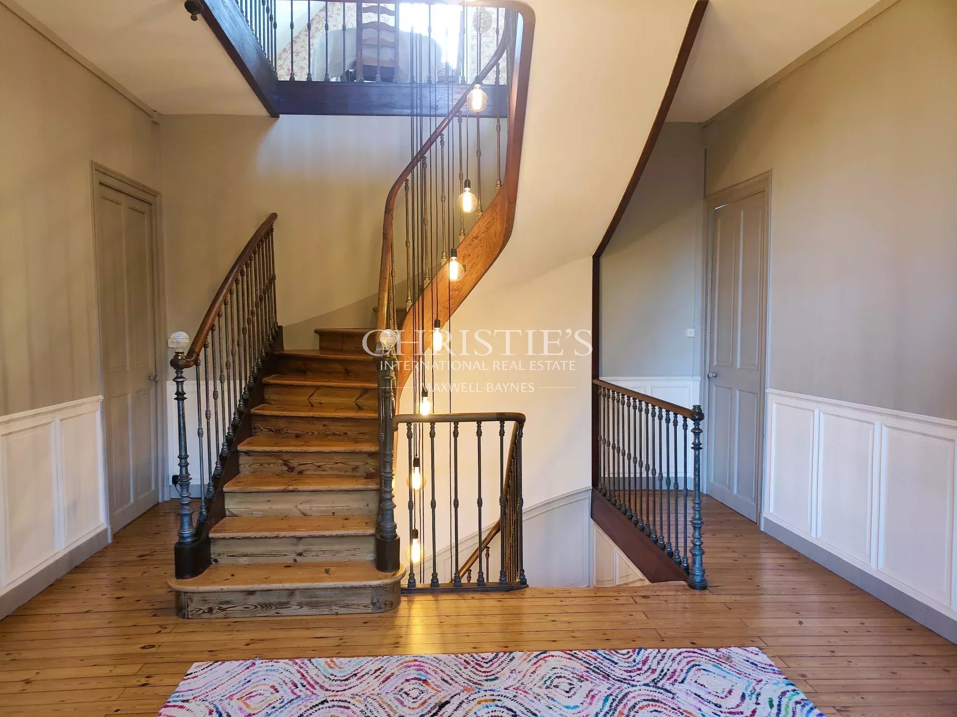 5 Bedroom Villa/Townhouse's Image 6