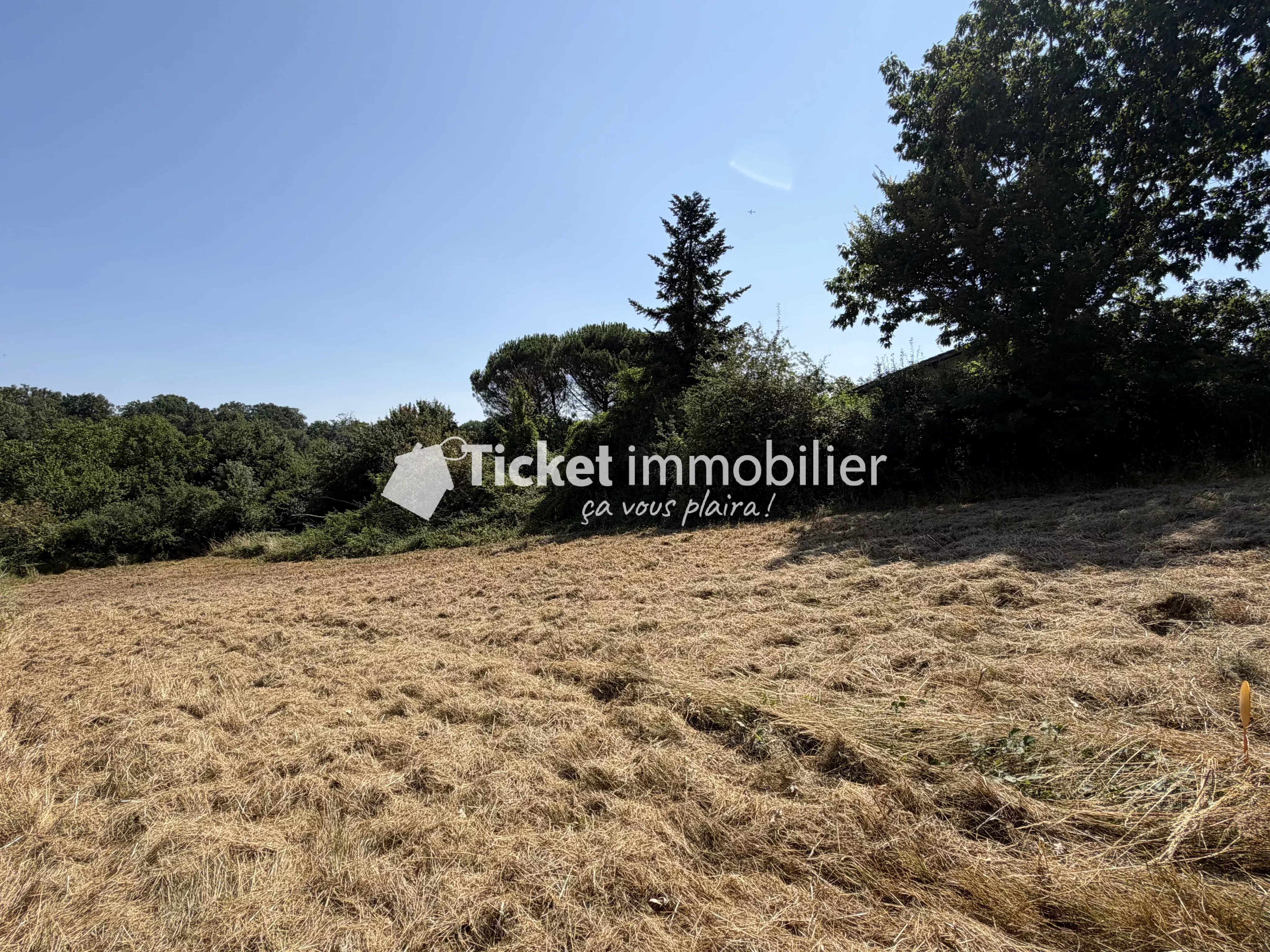 TERRAIN CONSTRUCTIBLE 1163m2 DAUX NON VIABILISE LIBRE DE CONSTRUCTEUR — photo 2