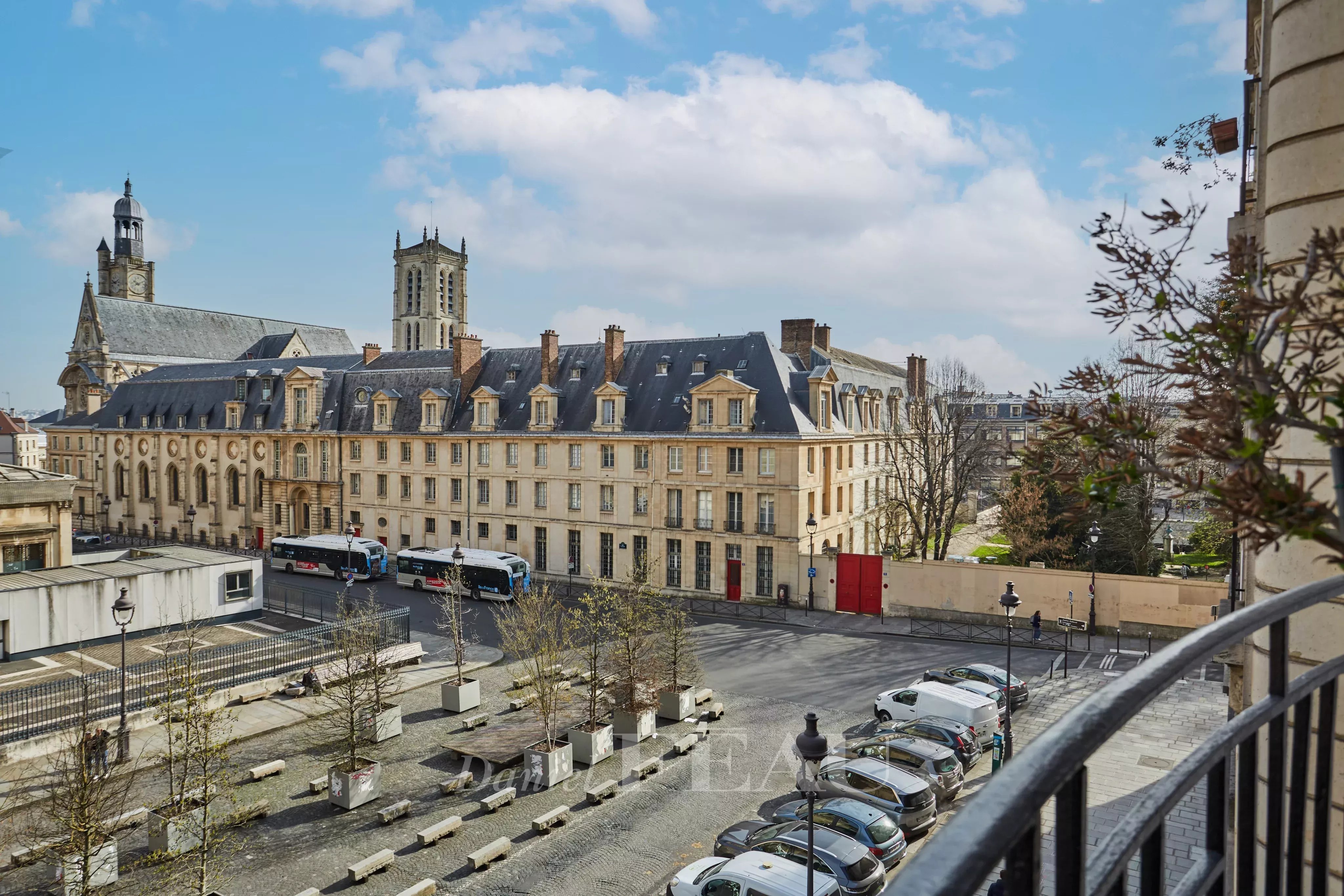 Panthéon's square