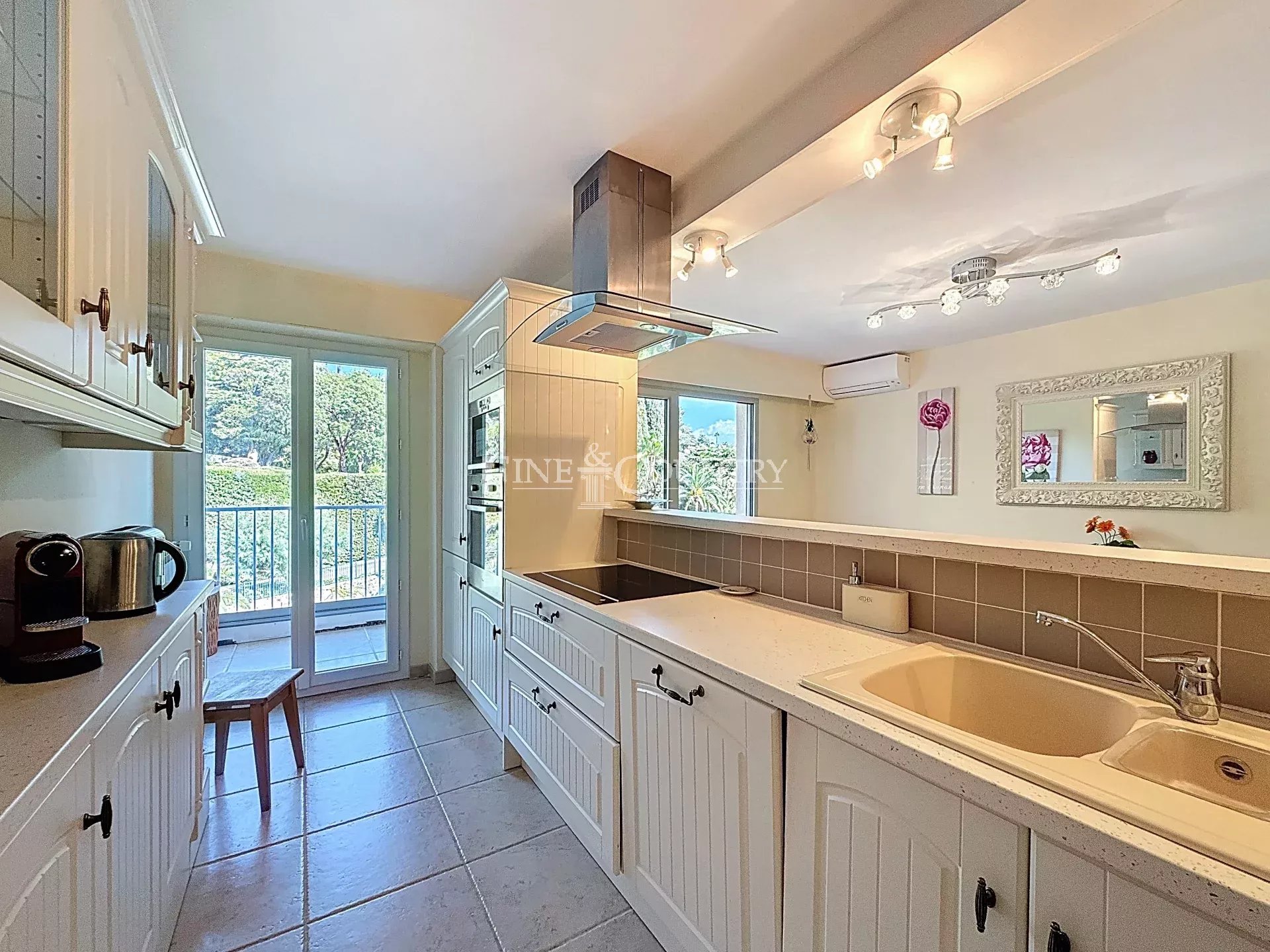 Photo of Sea view apartment for sale in Cannes