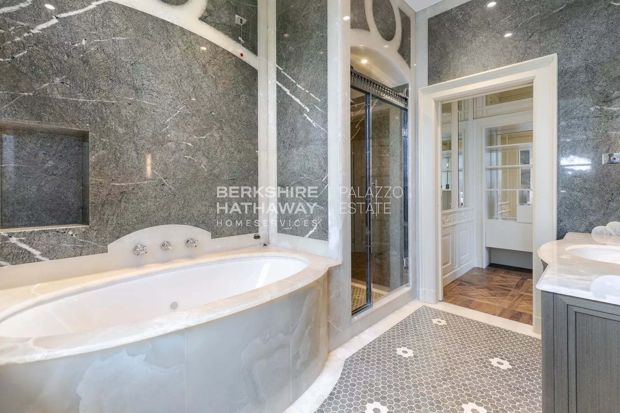Elegante Dimora Liberty di Rappresentanza con Vista su Villa d’Este a Cernobbio, Lago di Como