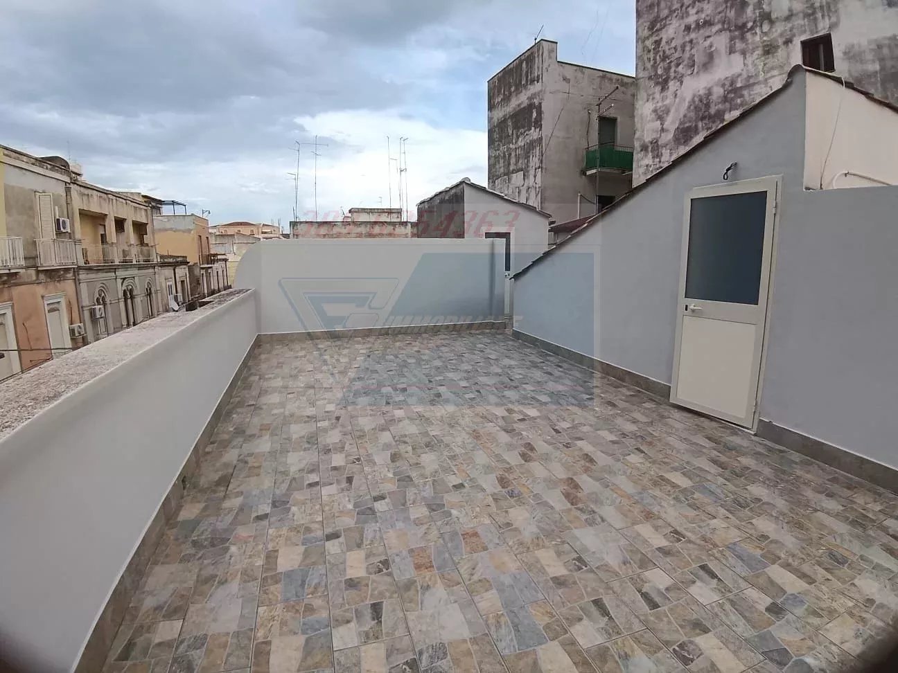 BIVANI  CON TERRAZZO  - RISTRUTTURATO E ARREDATO IN VENDITA  -  BORGATA