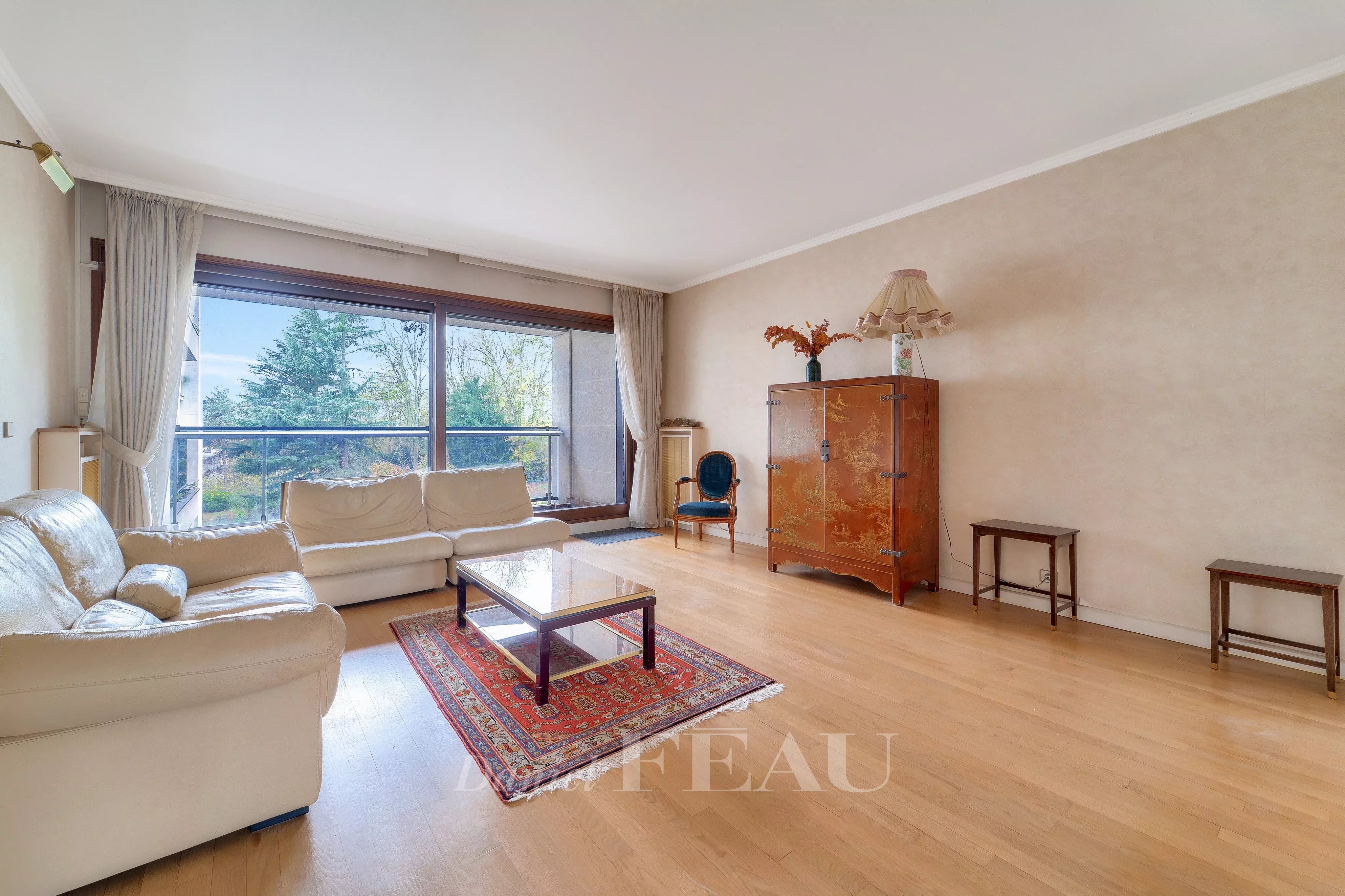 Saint-Cloud - Vue tour Eiffel - Résidence Marie Bonaparte.