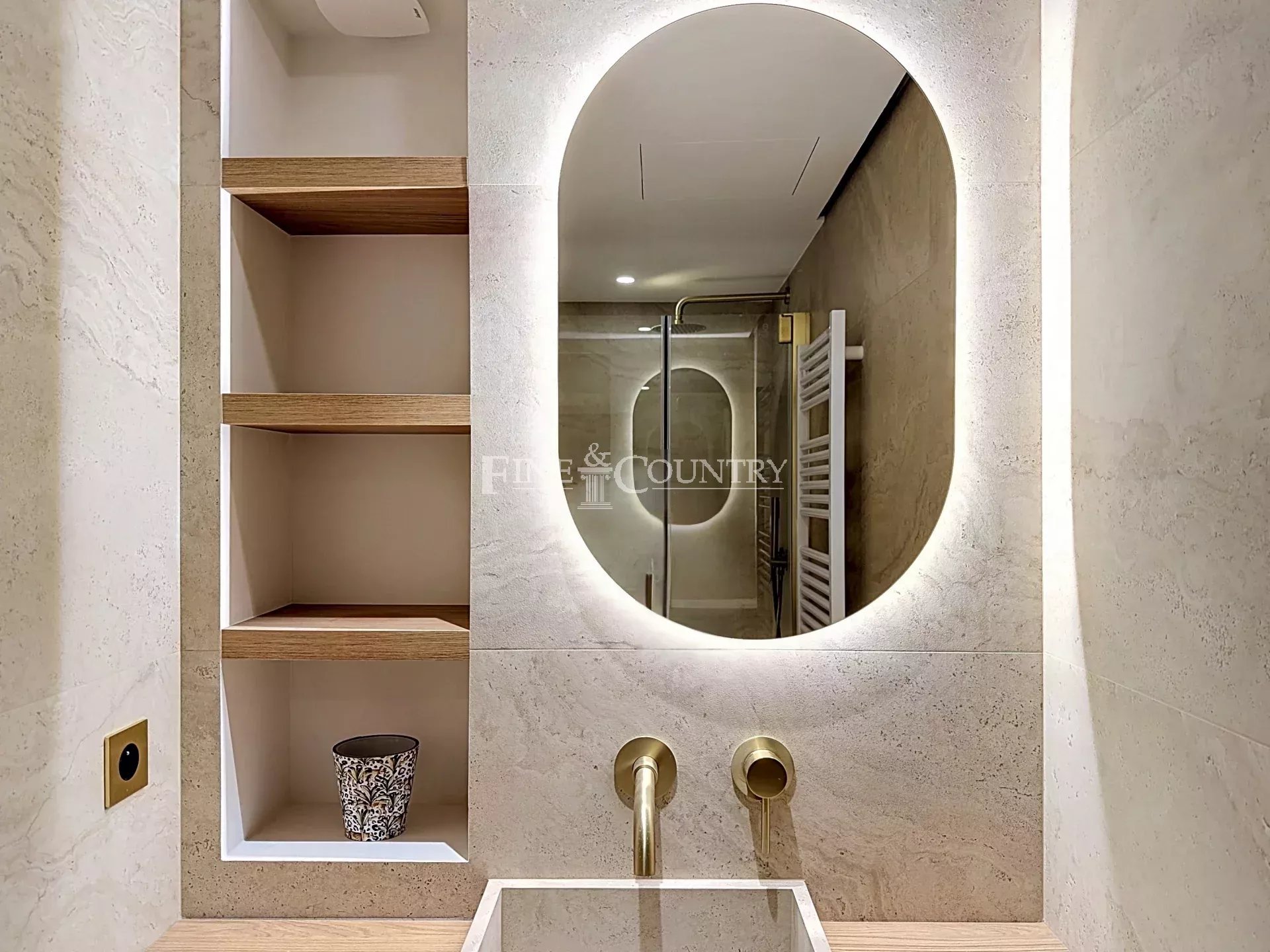 Photo of Apartment with Sea VIew and Pool For Sale in Palm Beach, Cannes