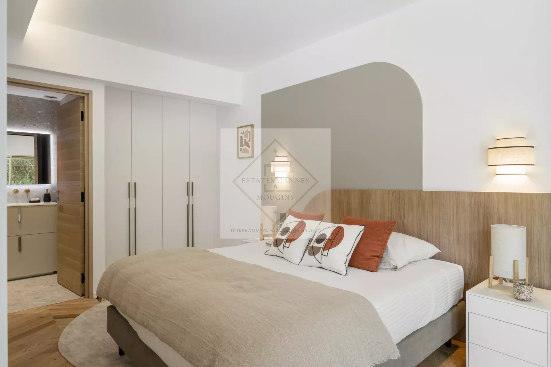CANNES, Californie - Appartement d’exception de 5 pièces avec vue mer panoramique et îles de Lérins ! — photo 9