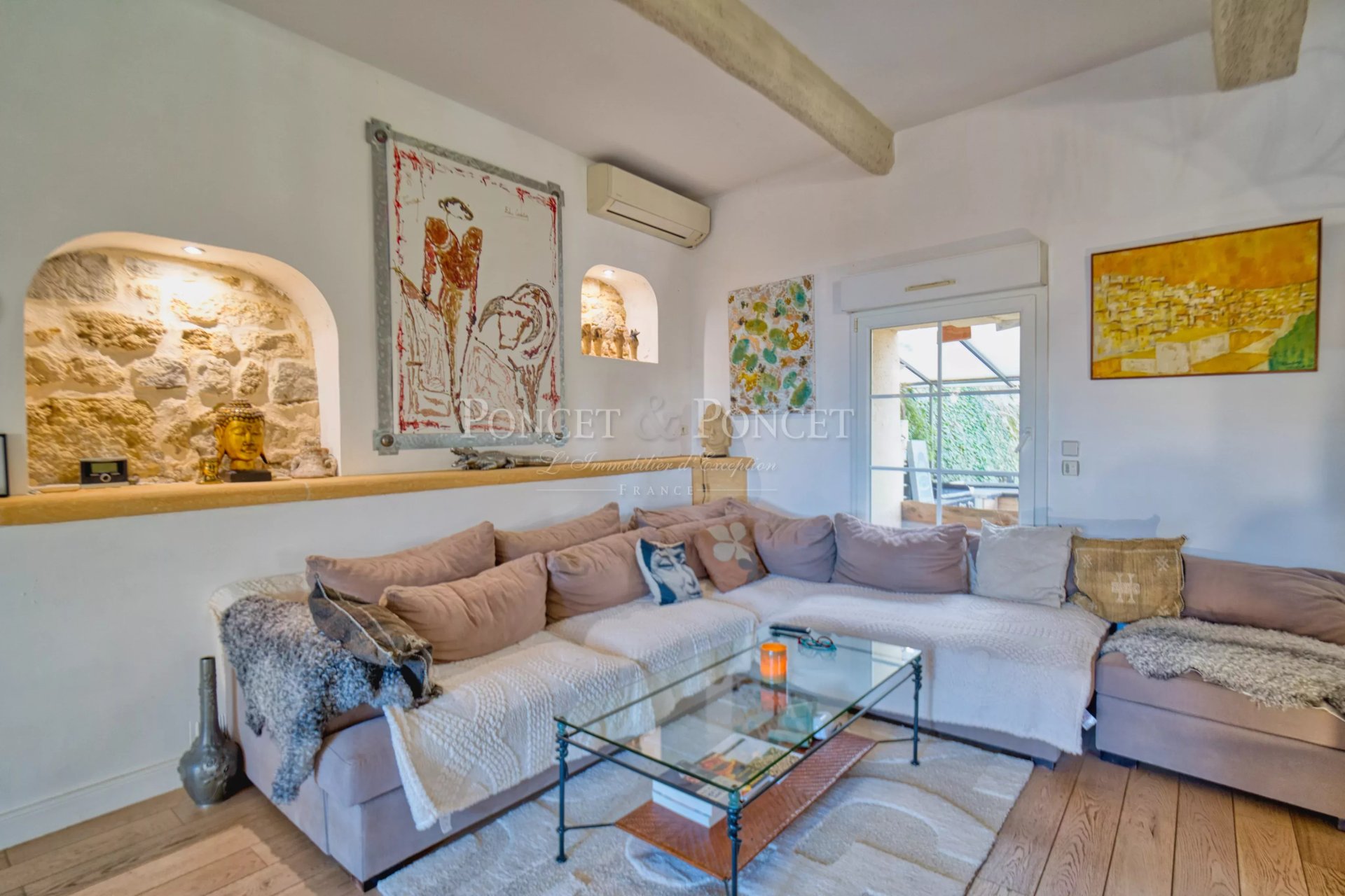 6 Bedroom Villa/Townhouse's Image 3