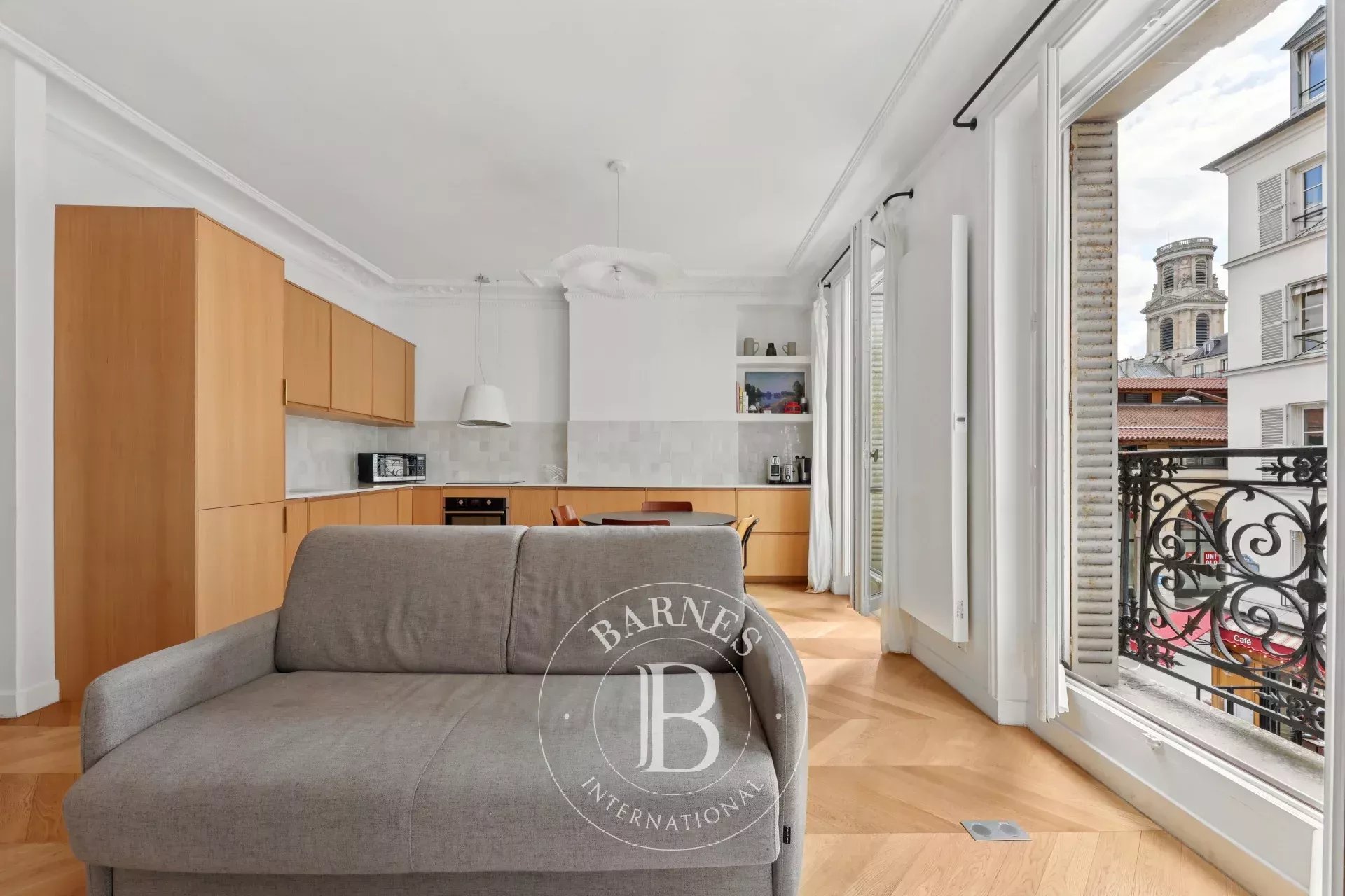 Paris 6 - Marché Saint-Germain - Fully renovated three-room apartment - Parquet, moldings, fireplace - View Saint-Sulpice - Haussmann building - picture 7