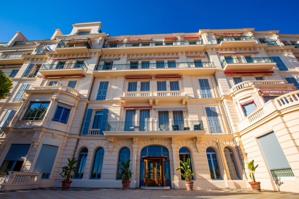 Apartment for sale in Roquebrune Cap Martin — Elegant apartment at the Grand Hotel du Cap Martin