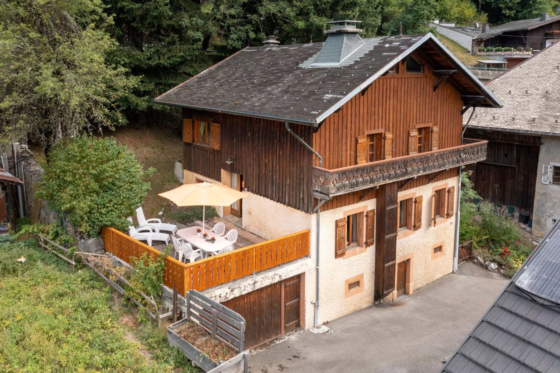 Photo of 6 bedroom chalet in a sought-after area