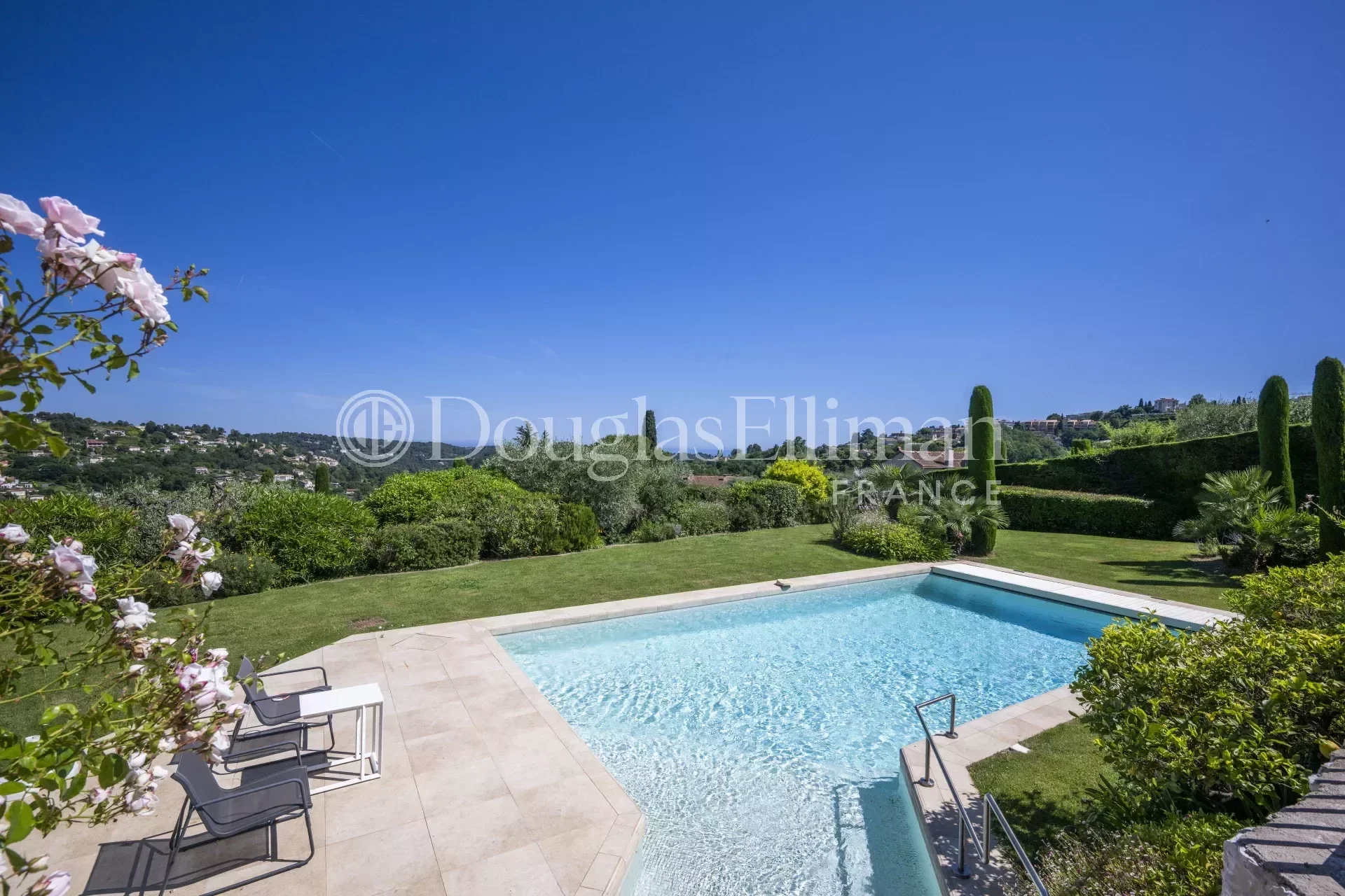 VENCE –  Villa avec vue mer, dans un domaine privé - Image nᵒ2