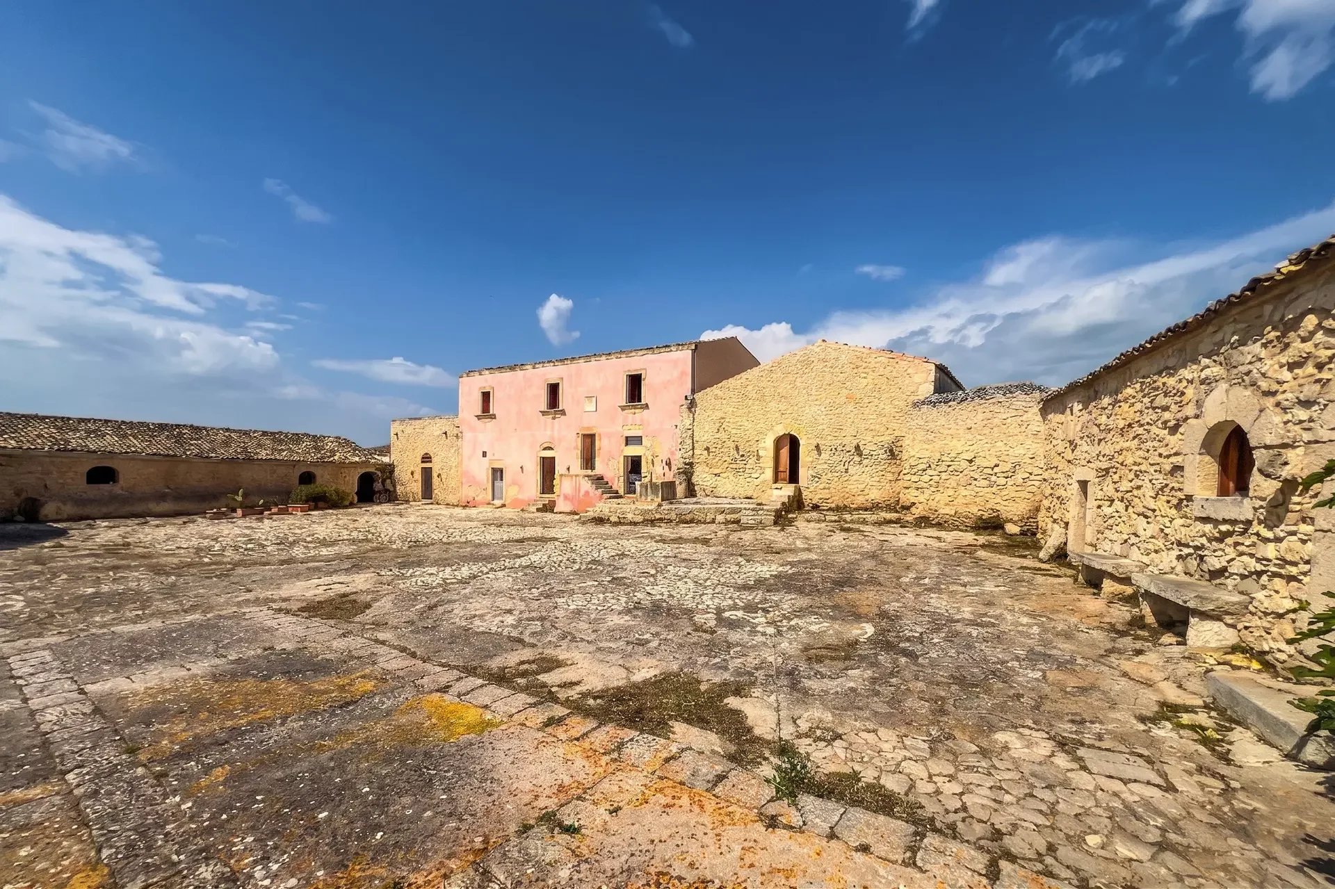 MASSERIA CON PISCINA IN VENDITA A 6 KM DAL MARE, RAGUSA, SICILIA