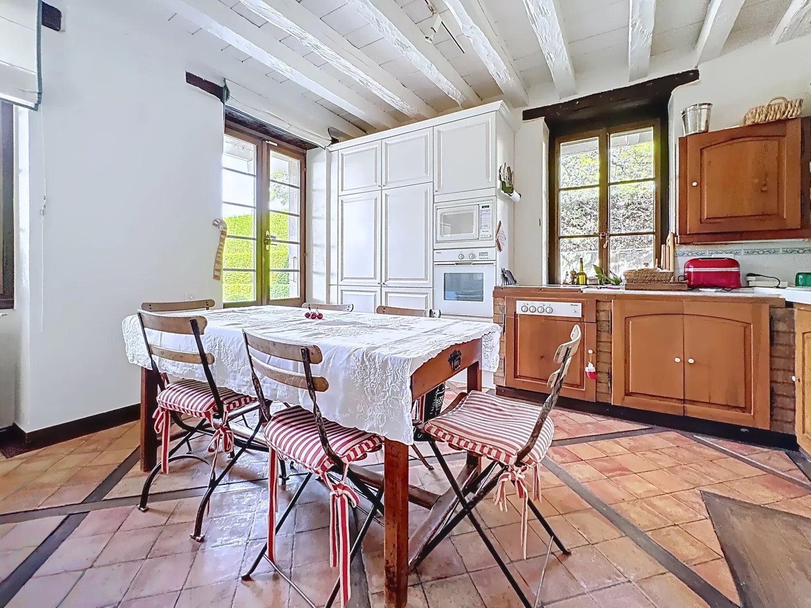 MAGNIFIQUE TRIPLEX DE CHARME AVEC JARDIN