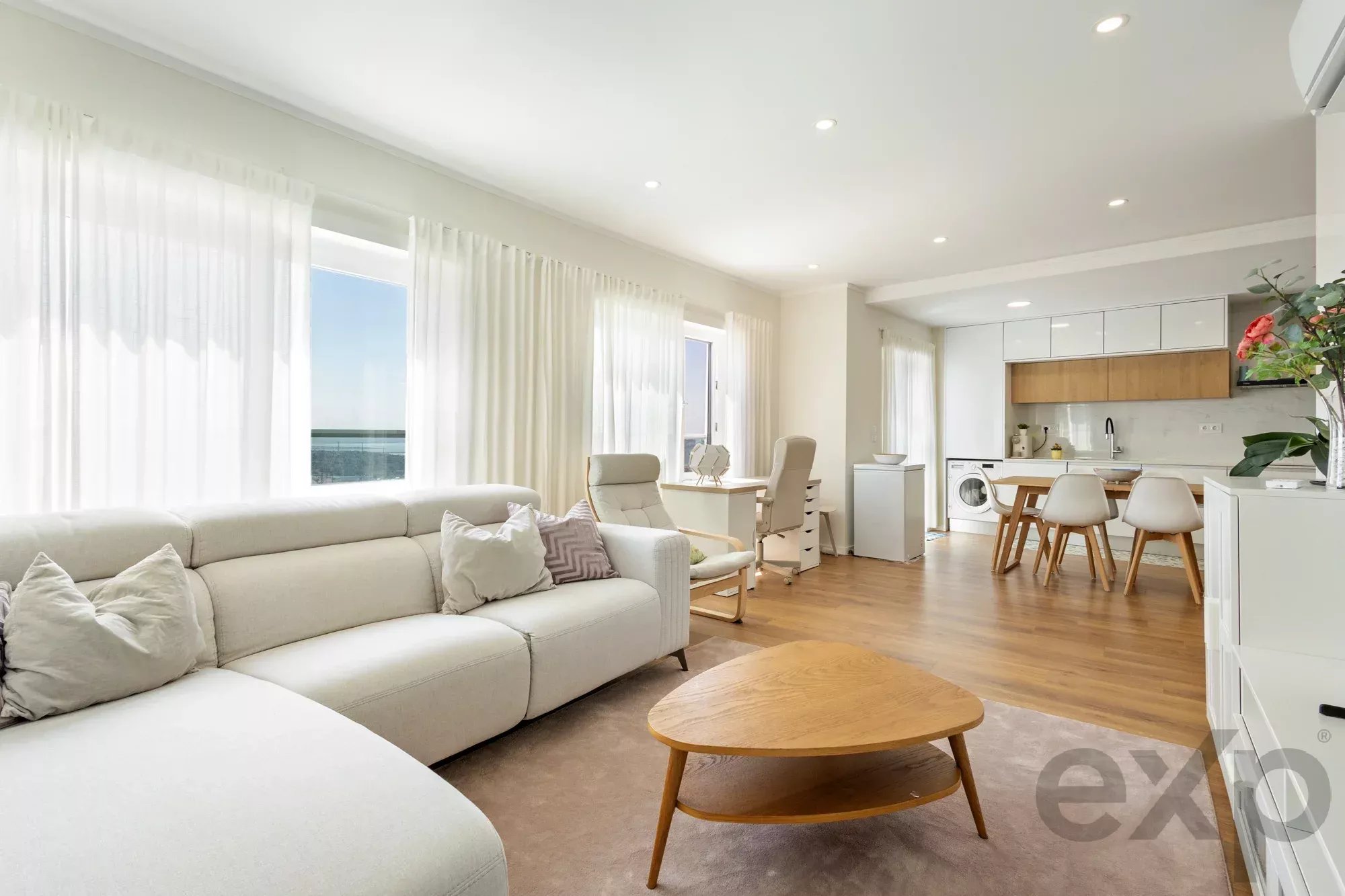 Amazing Two‑Bedroom Apartment with River View and Garage 87152839 image 12