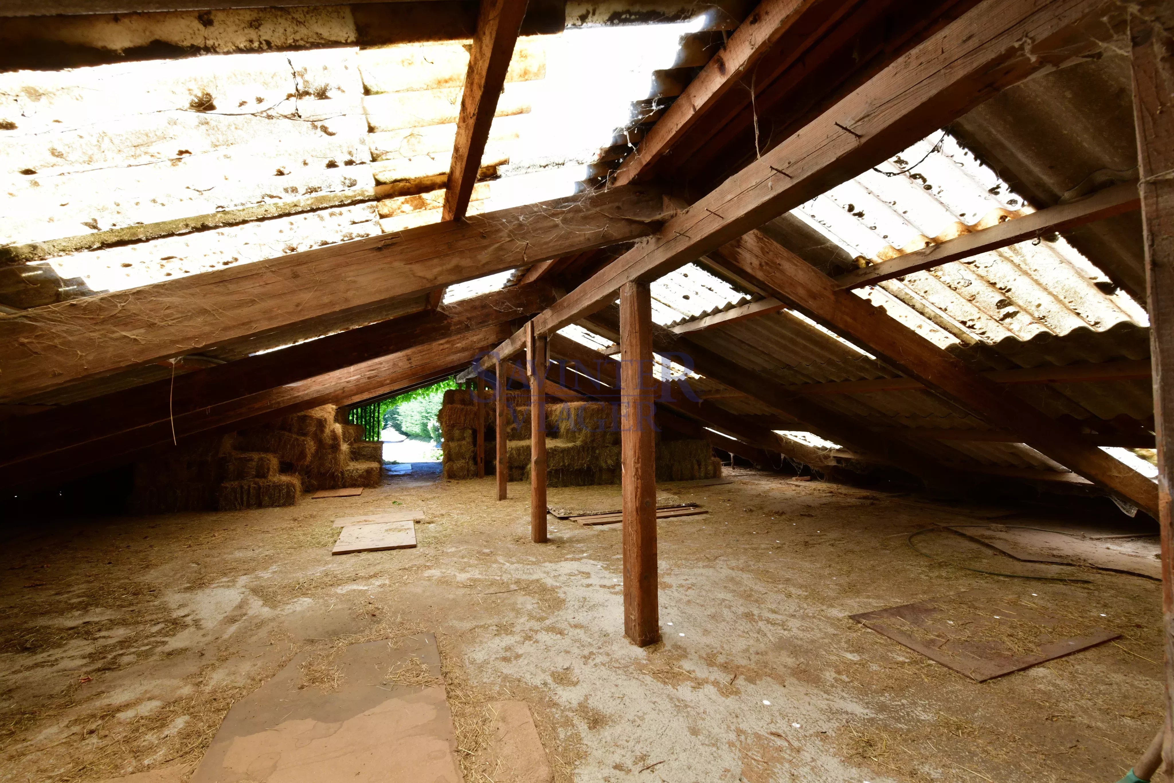 Demeure atypique avec installations équestres – Terrain de 16 832 m²