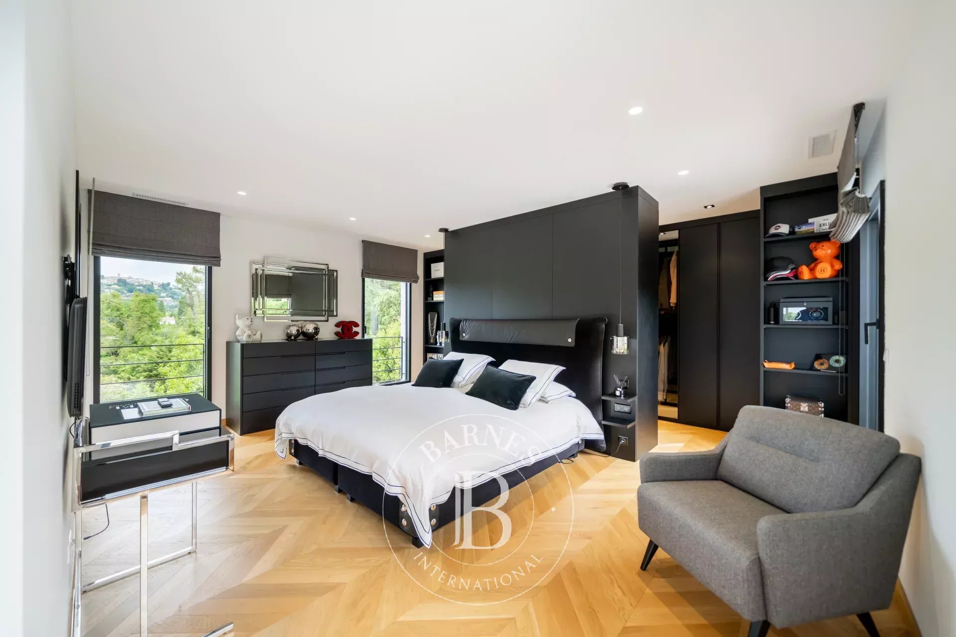Mougins, superb modern villa, just like new - picture 11
