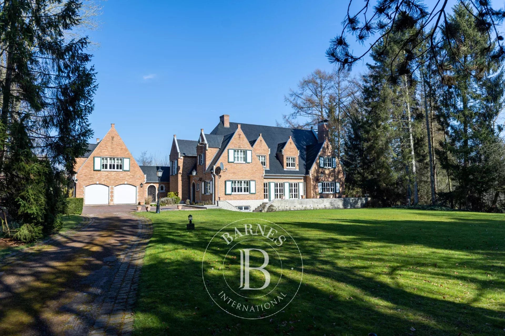 Sumptuous villa in the pleasant district of Faubourg