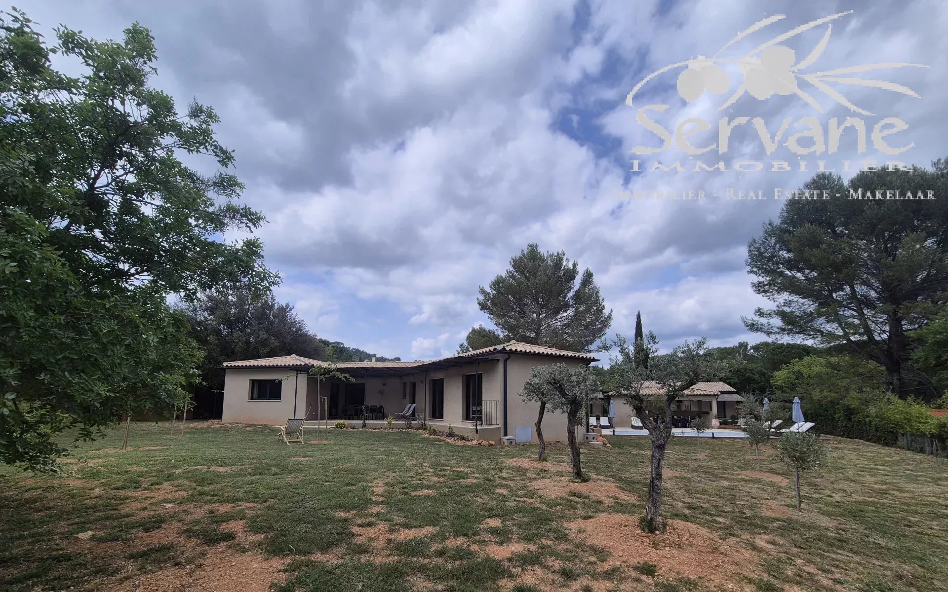 Villa and 4 gites in Cotignac, unique layout with pool house and pool