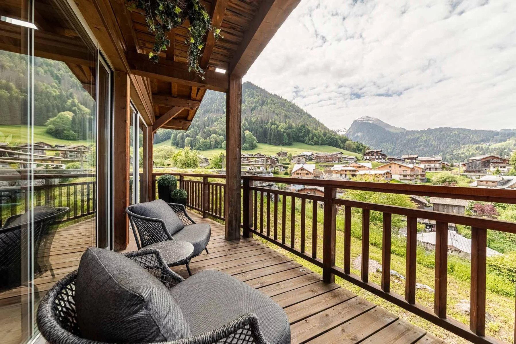 Photo of MORZINE - Stylish 5 bedroom chalet in central Morzine