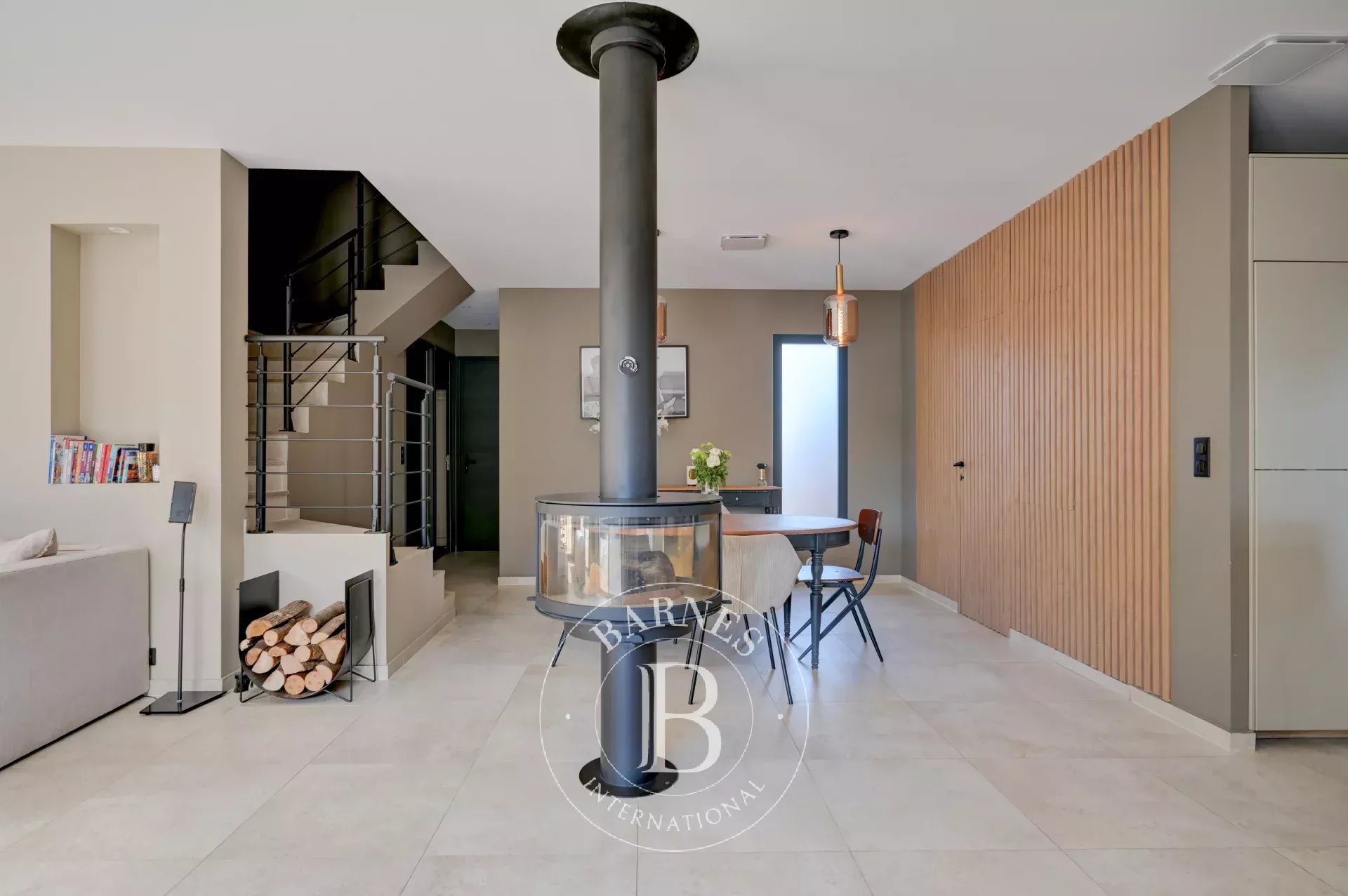 AIX EN PROVENCE - FULLY RENOVATED TOWNHOUSE 190 M² - 4 BEDROOMS - GARDEN - SWIMMING POOL