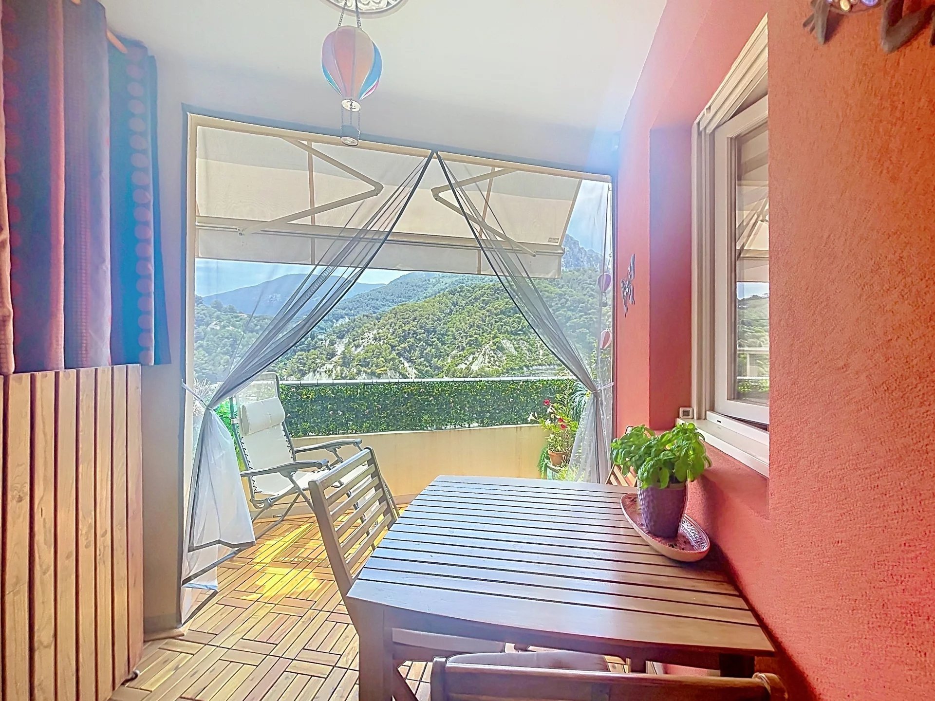 Menton City - Appartment with 2 bedrooms with terrace - Garage and cellar