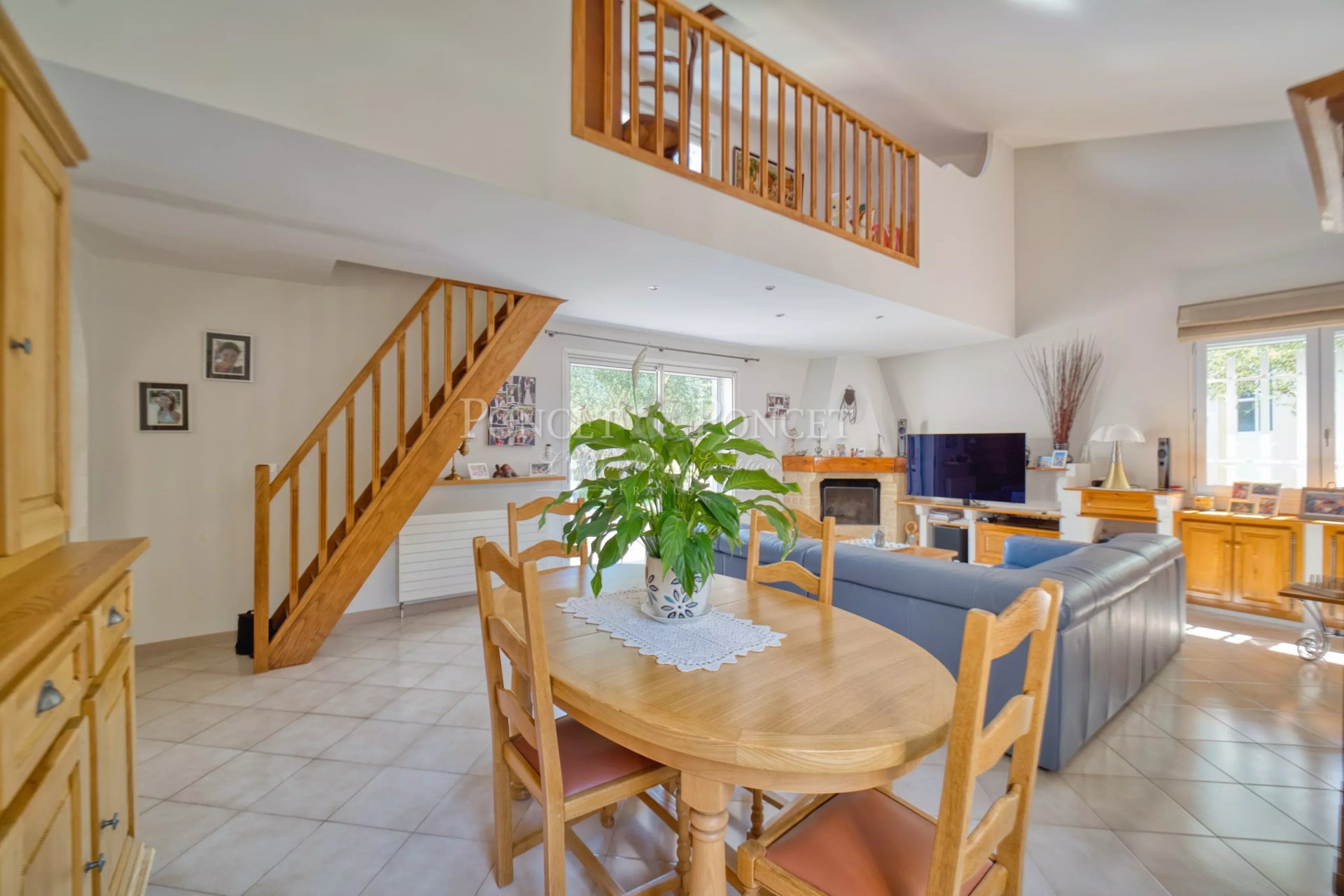 4 Bedroom Villa/Townhouse's Image 4