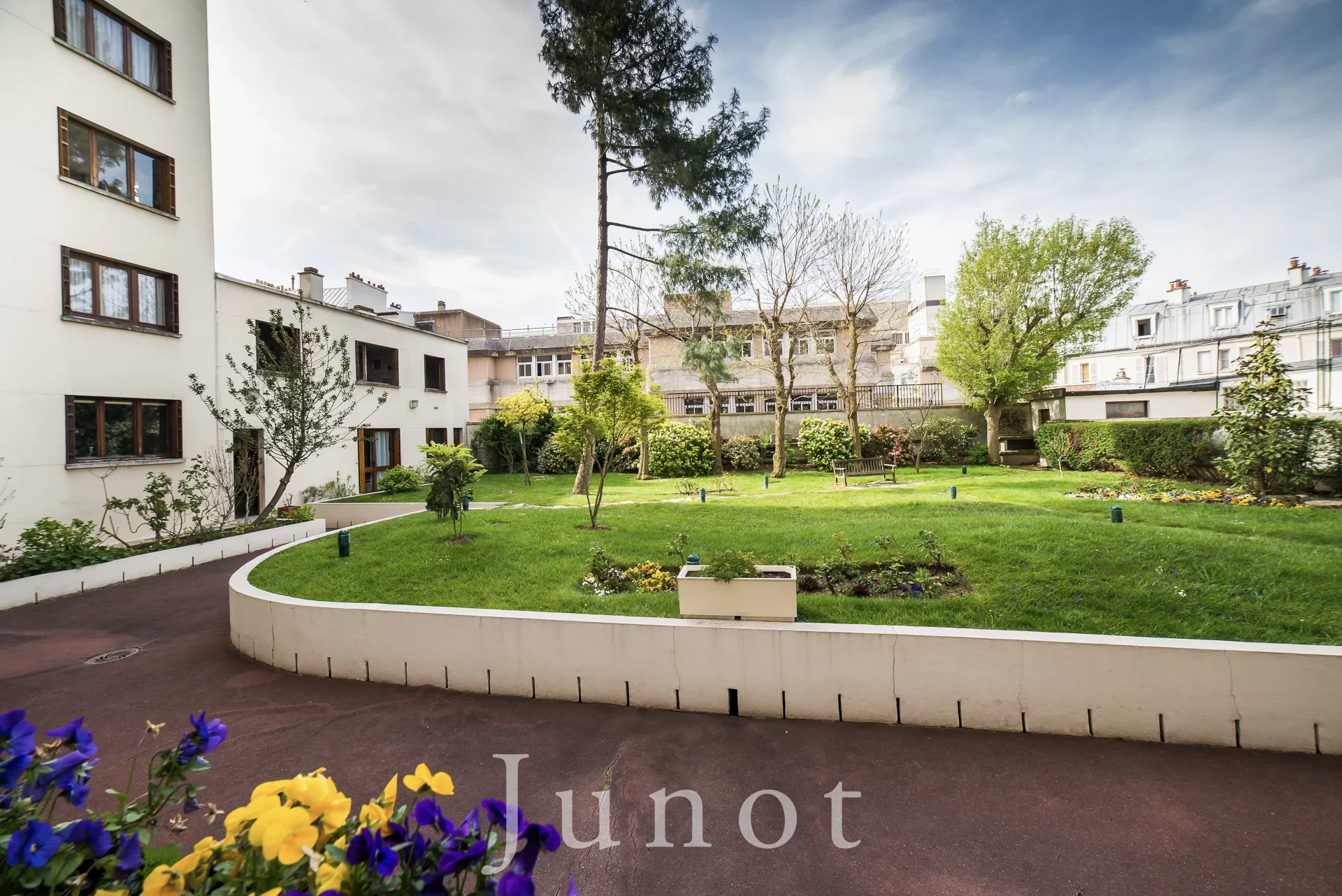 Paris 18e - ABBESSES / MARCHE LEPIC