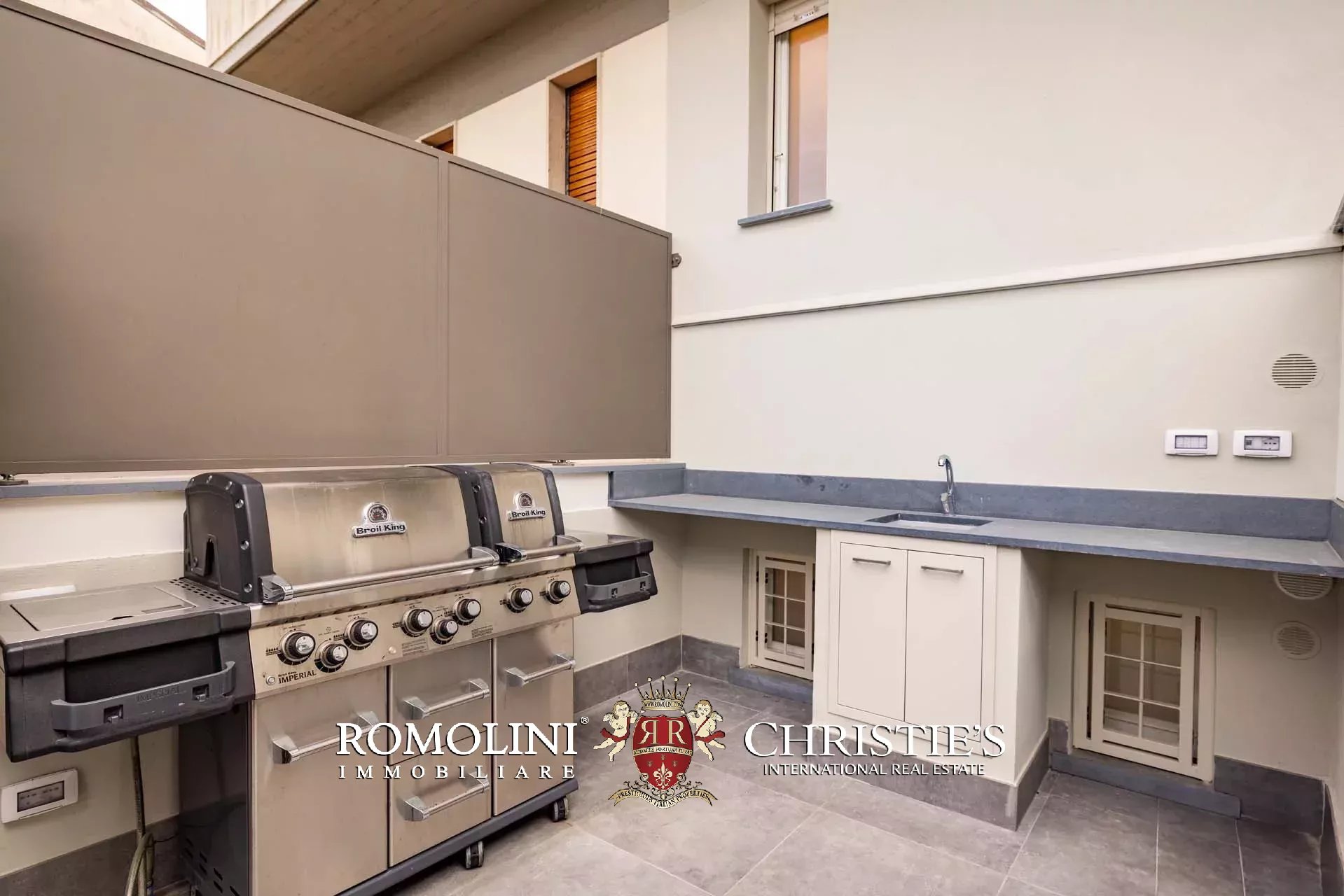 5 Bedroom Villa/Townhouse's Image 52