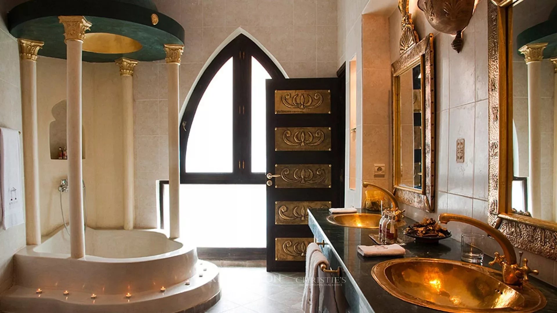 7 Bedroom Villa/Townhouse's Image 26