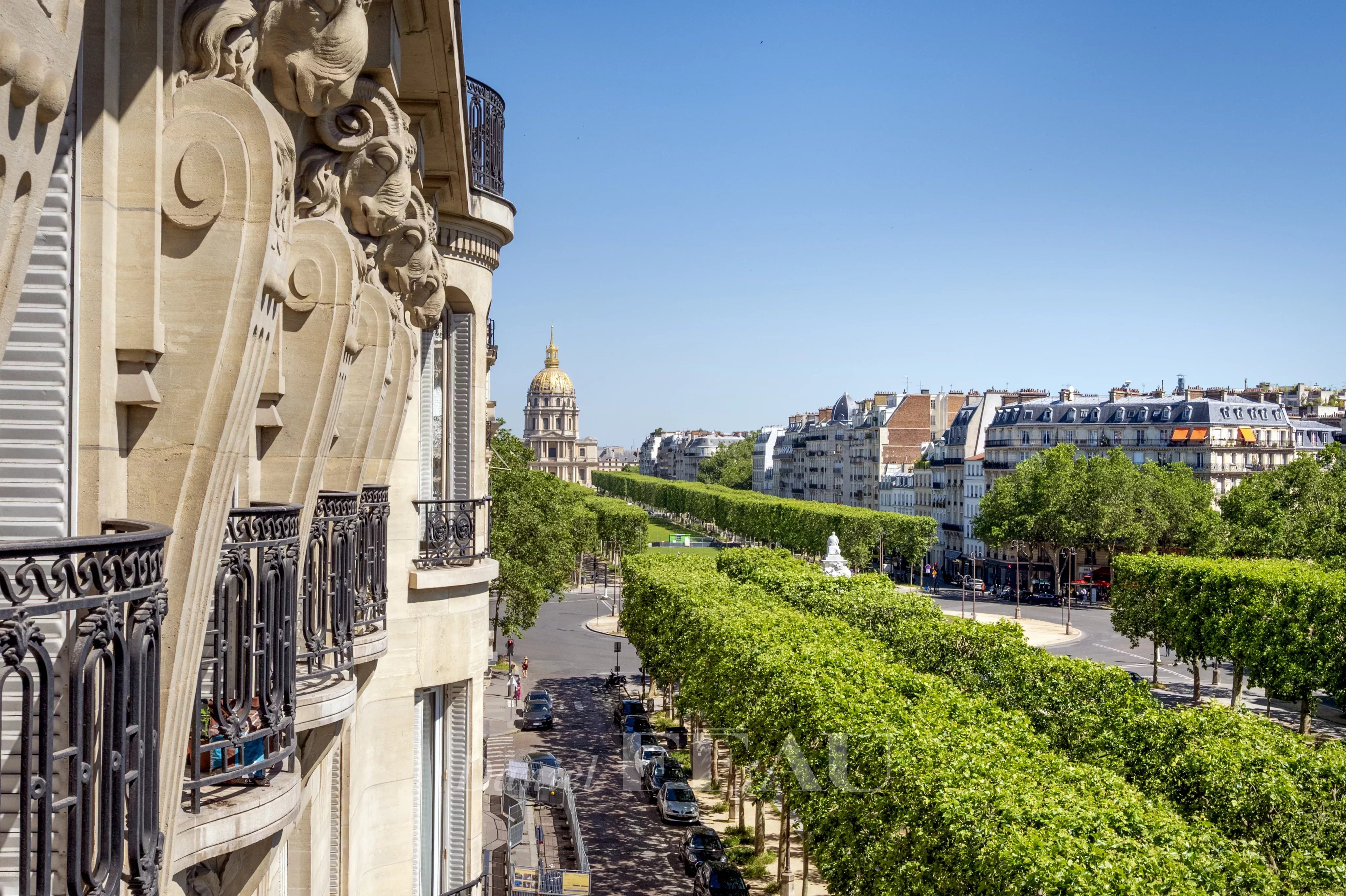 PARIS15th bordering the 7th – AVENUE DE BRETEUIL – High floor – 5 bedrooms