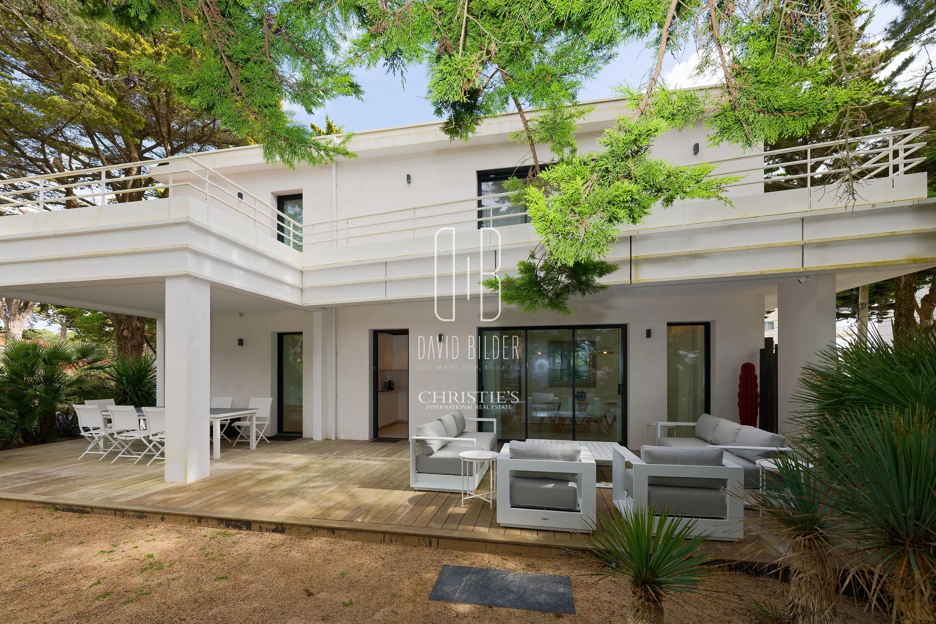 LA BAULE - LES PINS - THE WHITE LODGE