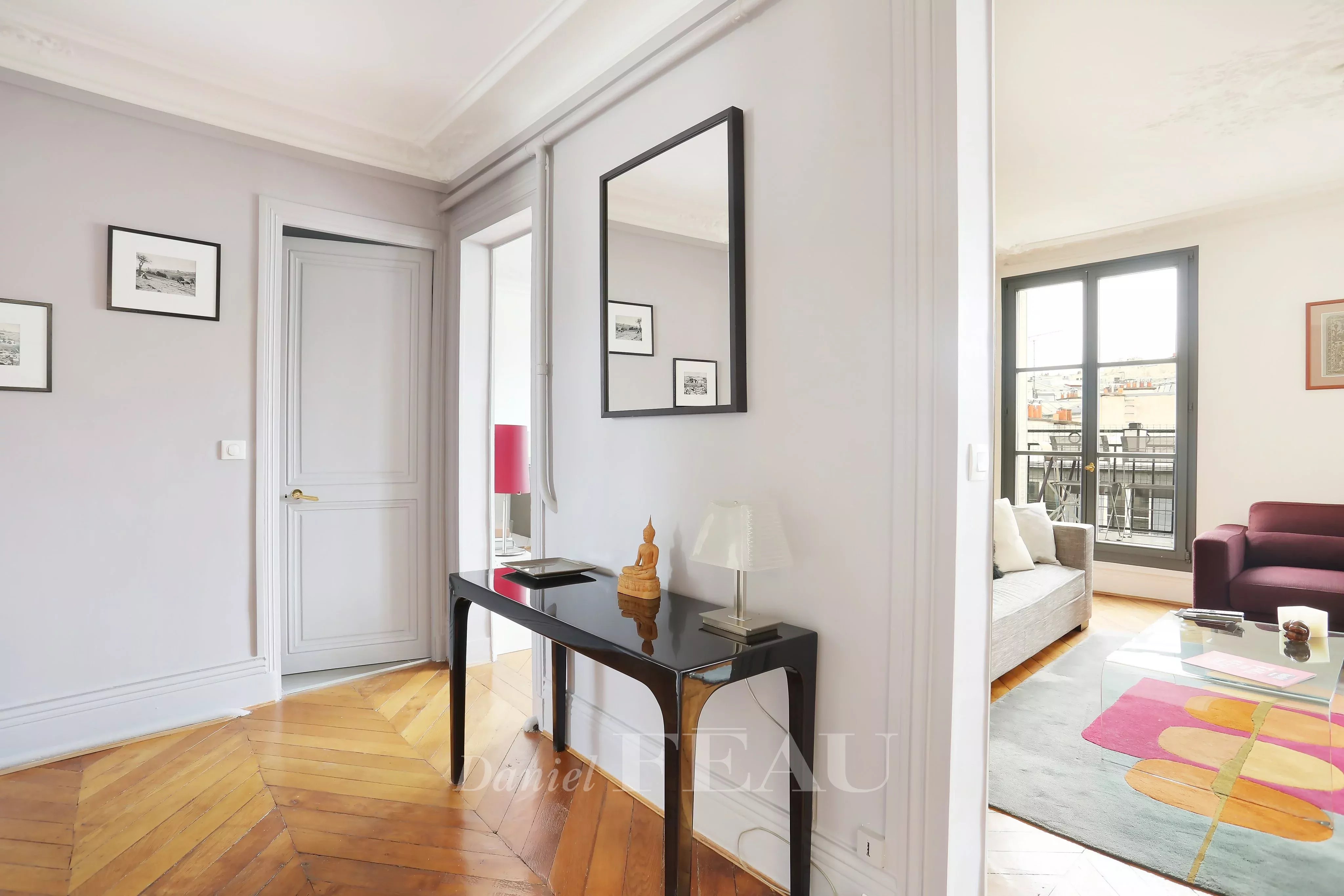 Entrance Natural light Wooden floor