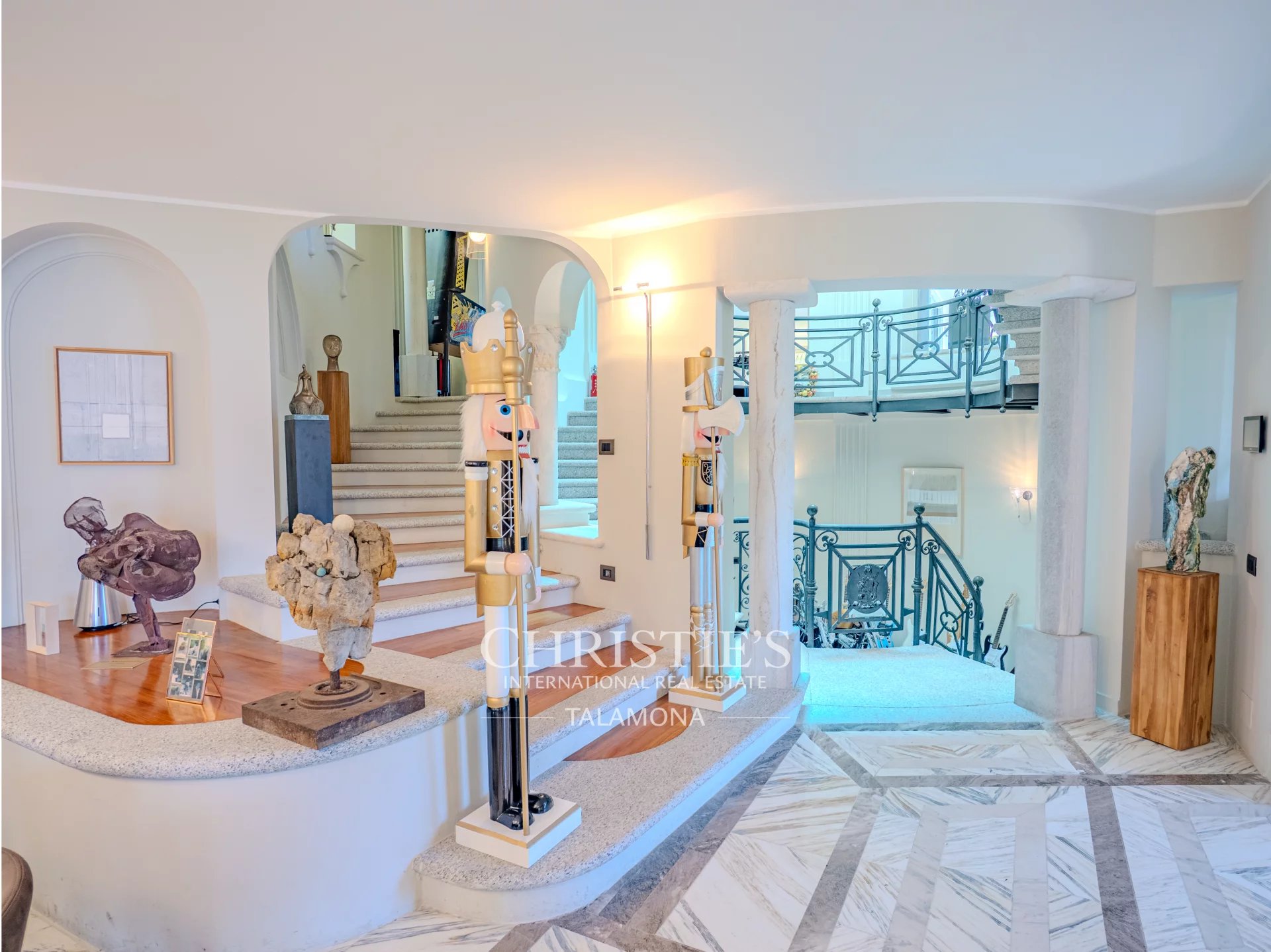 6 Bedroom Villa/Townhouse's Image 10