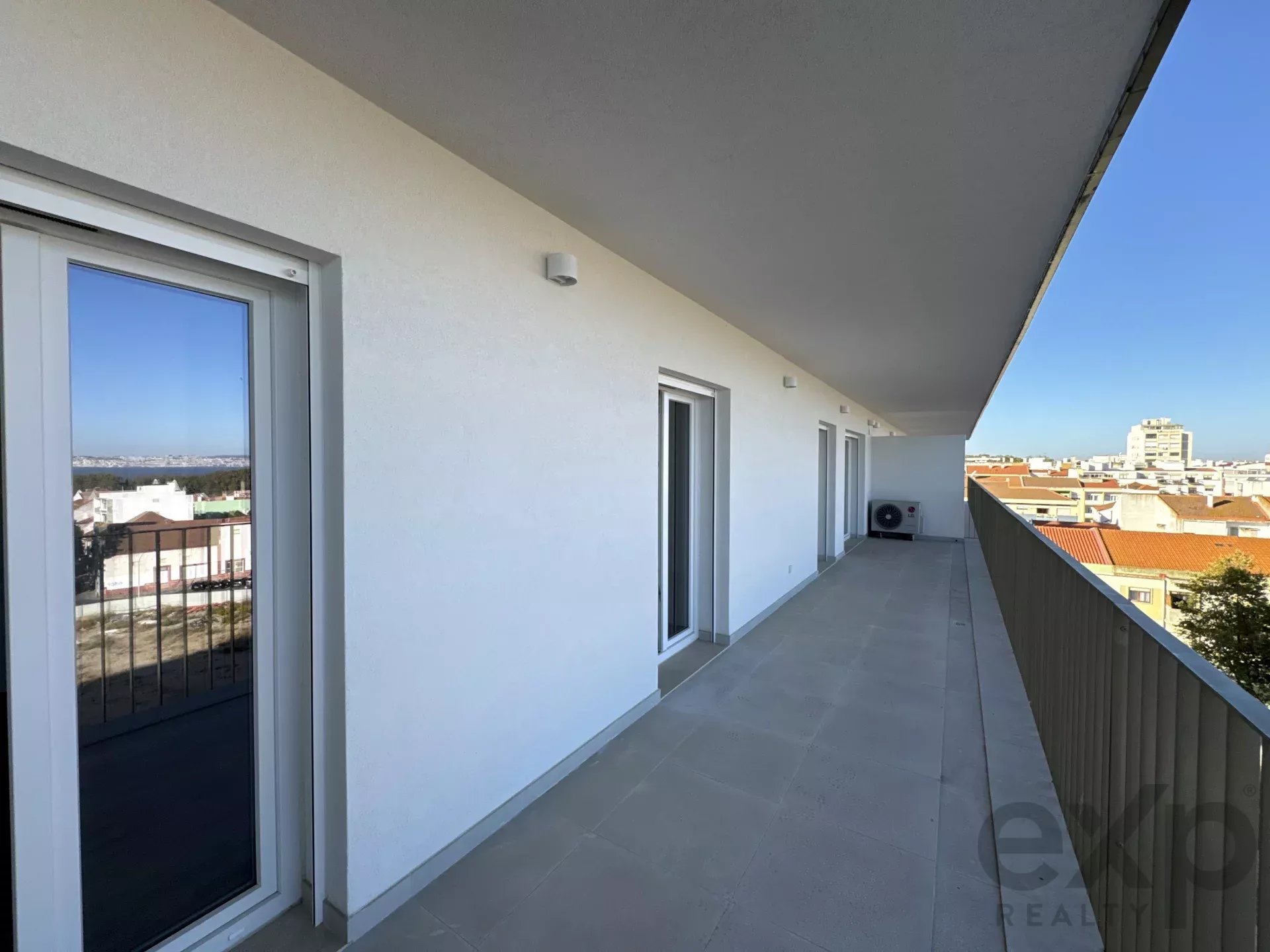 2-BEDR. SUITE, POOL, BALCONY, GARAGE 86351022 image 26