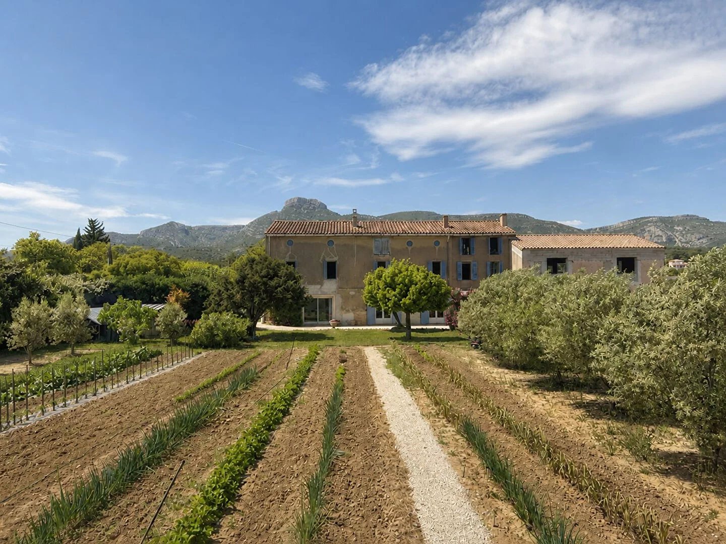Viager occupé à Aubagne Beaudinard - Ancien corps de ferme avec fort potentiel