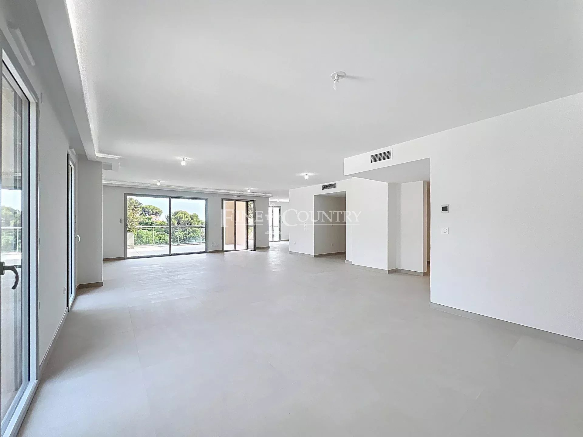 Photo of Apartment for Sale – Le Cannet – Sea View