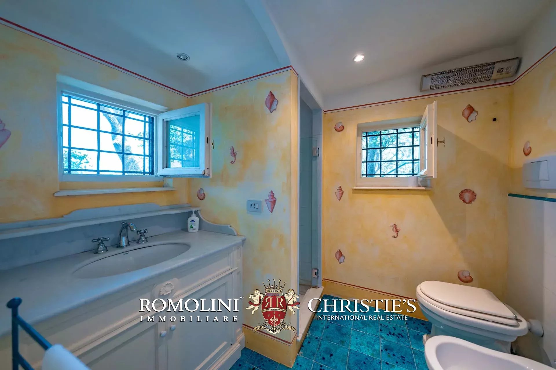 11 Bedroom Villa/Townhouse's Image 97