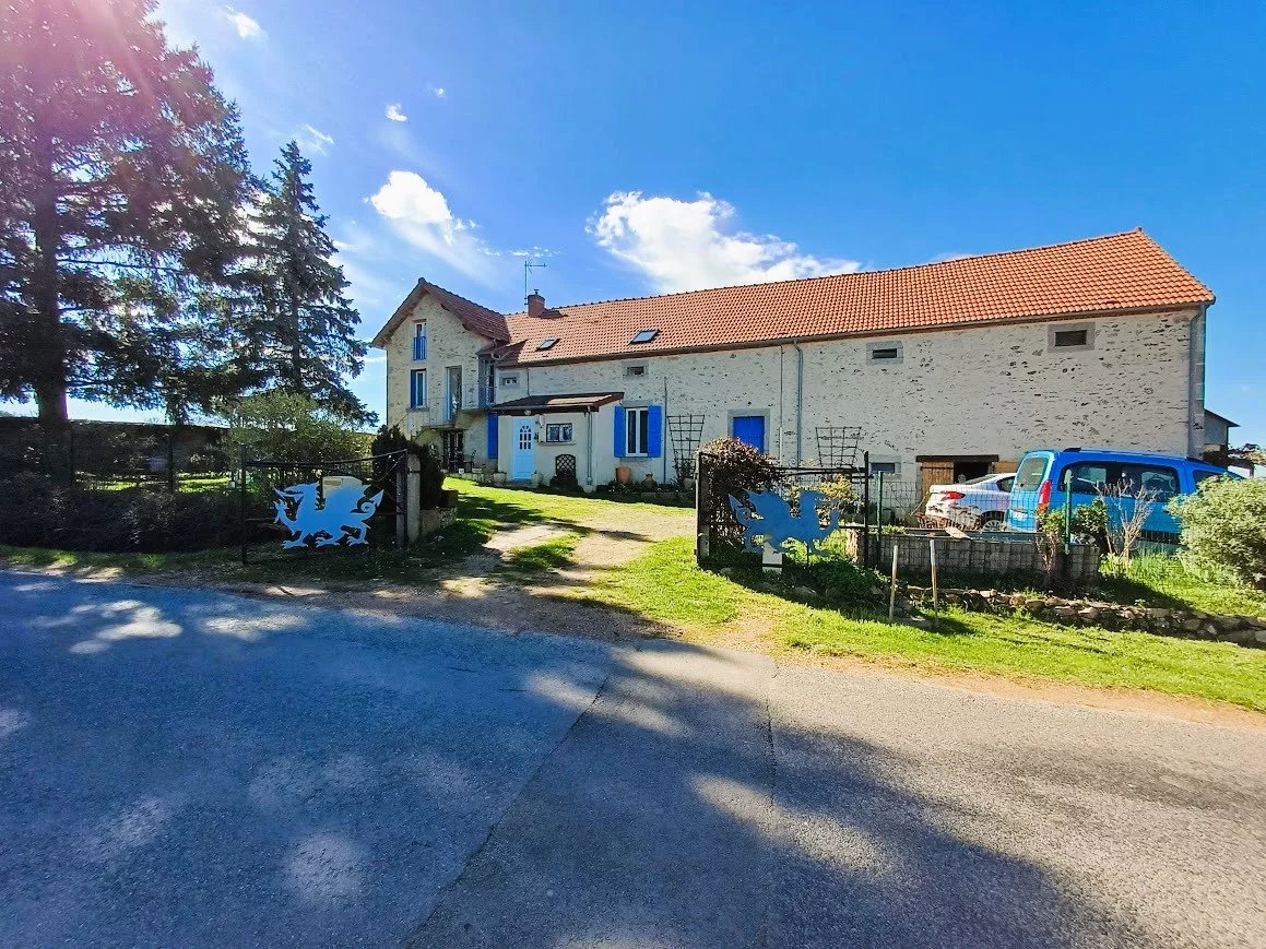 A vendre dans l'Allier, maison rénovée avec goût et grange