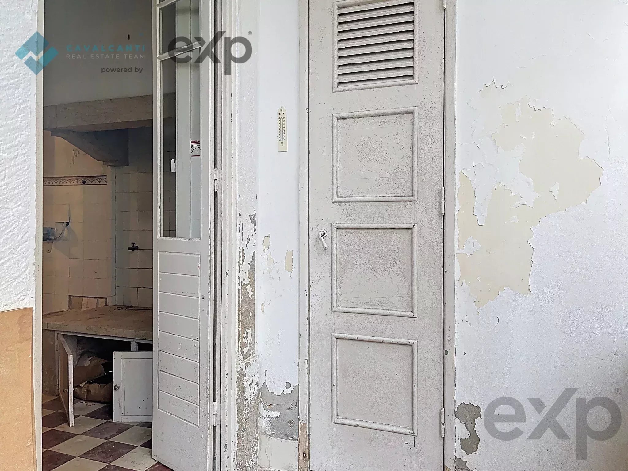 3-bedroom with charm and patio for renovation – Lisbon 86916807 image 42