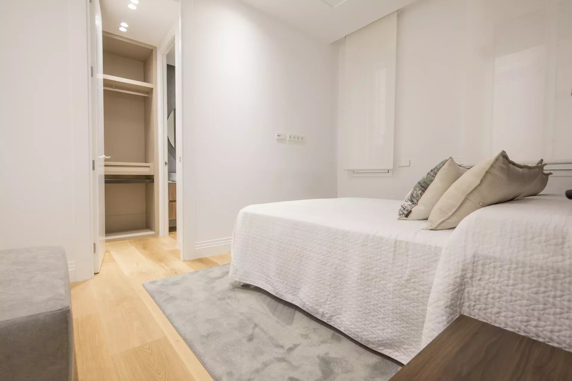 Appartement de Luxe Rénové avec Vue Imprenable sur la Fontaine de Neptune - picture 25