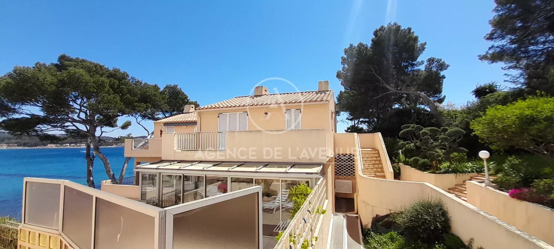 Agence immobilière de 