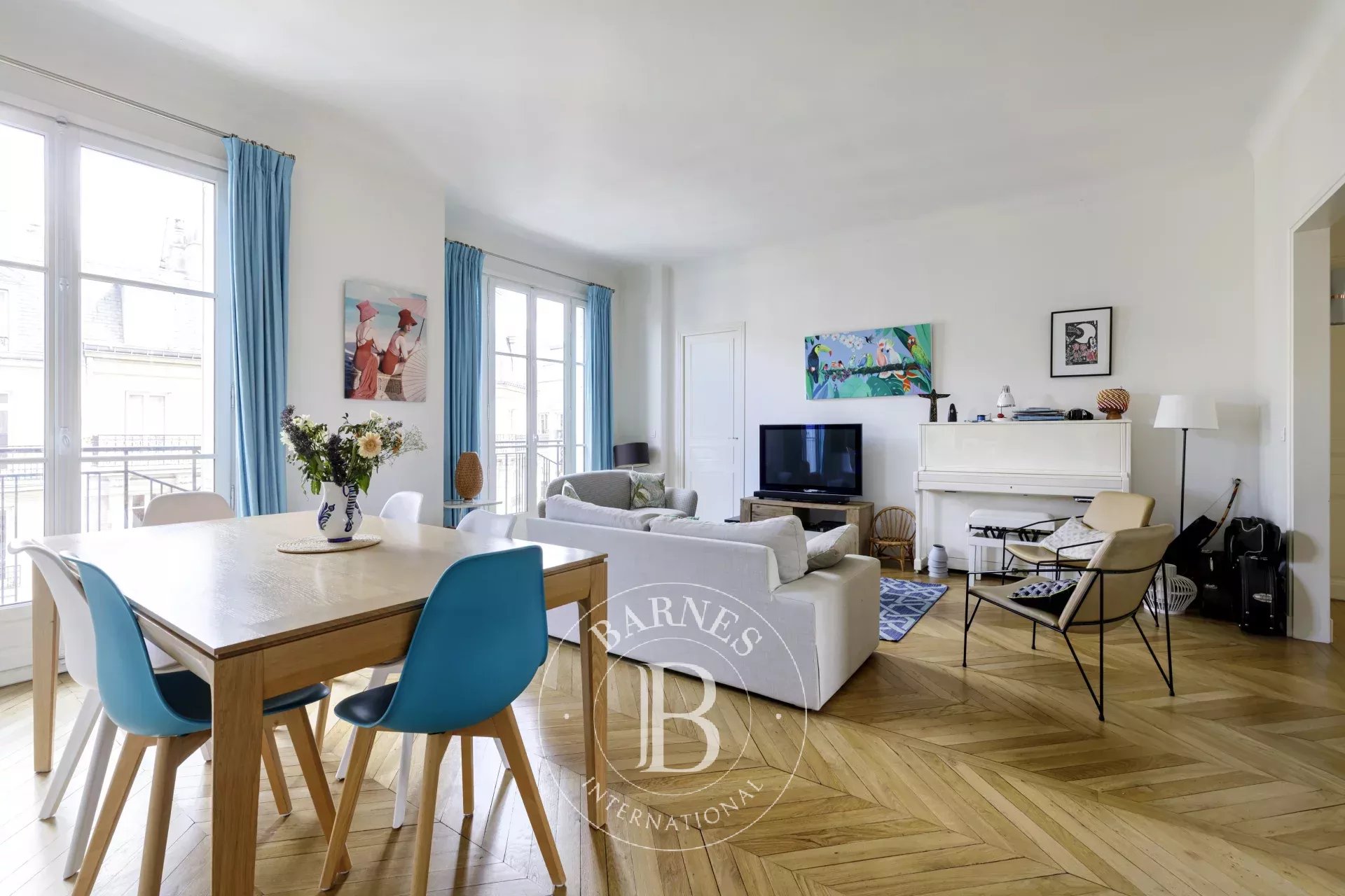Exclusive Neuilly Peretti Château - 3-bedroom apartment on the upper floor
