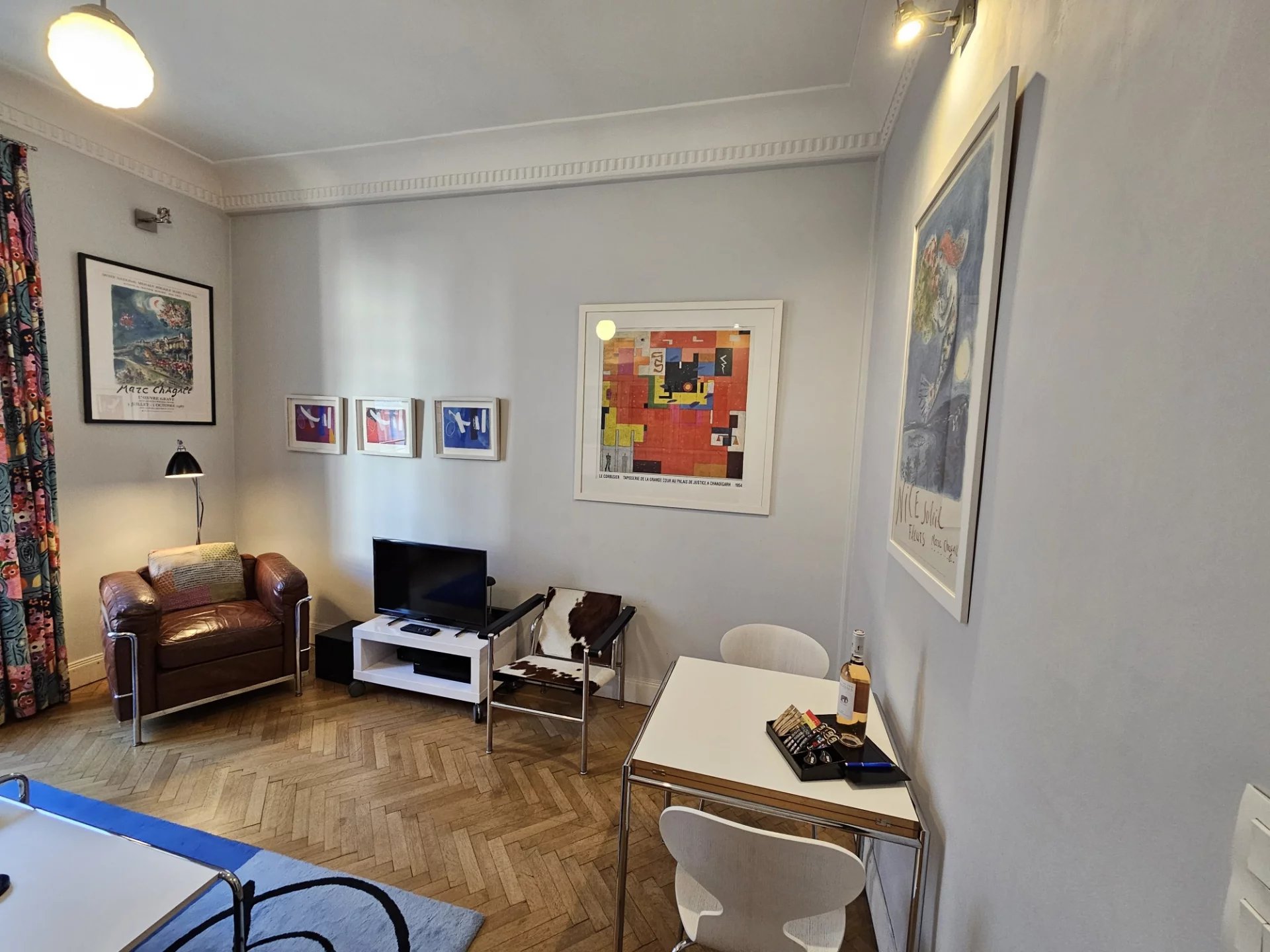 Spacious 2 room apartment in popular Carré d'Or