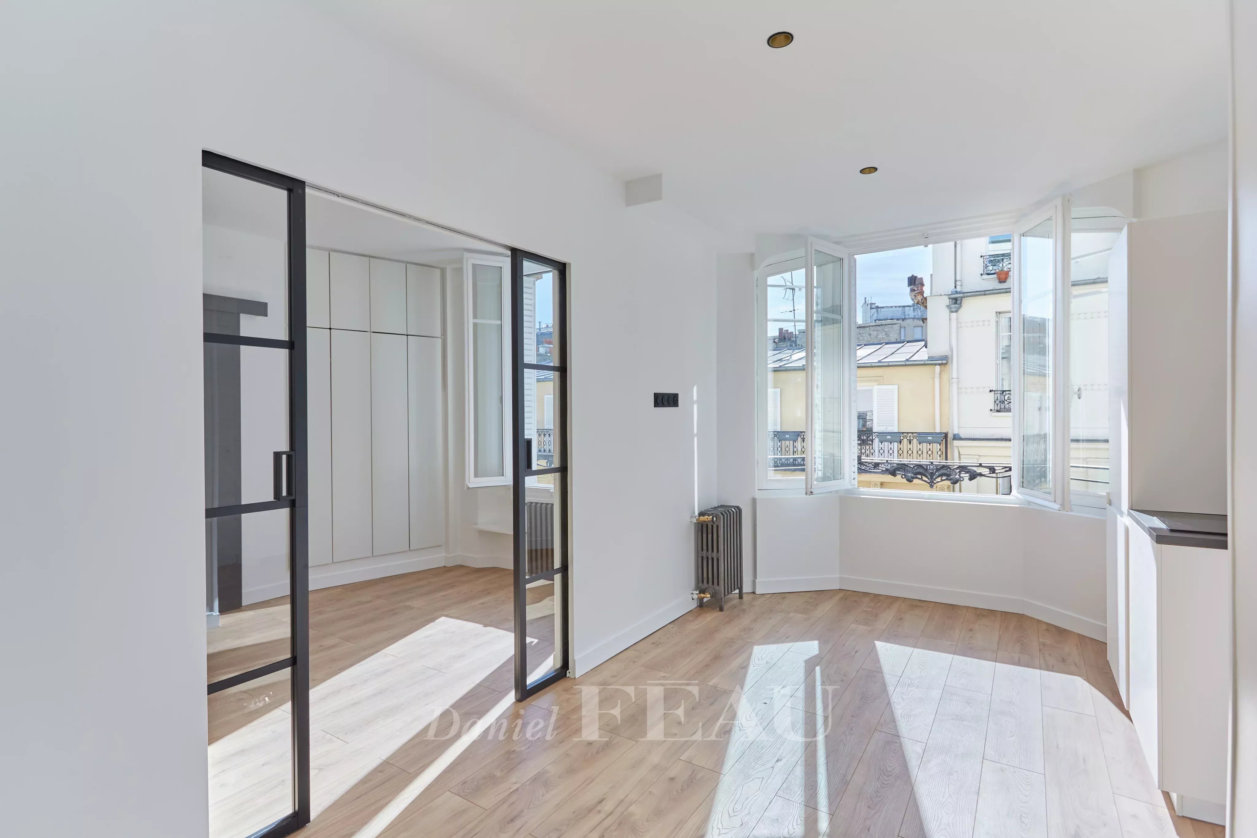 Paris XVIe - Rue Greuze. Deux pièces rénové.