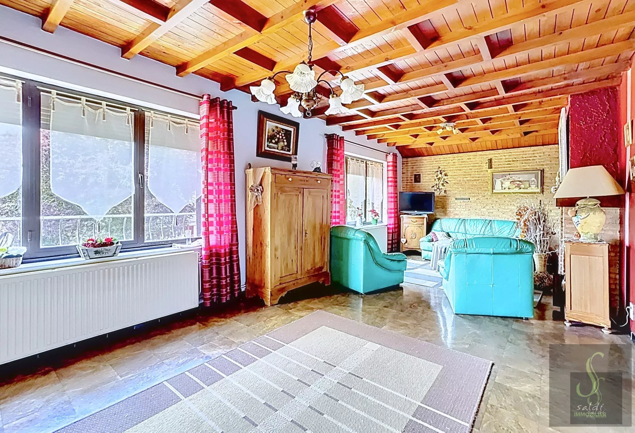 Maison type duplex avec grands garages – Fort potentiel & nombreuses possibilités