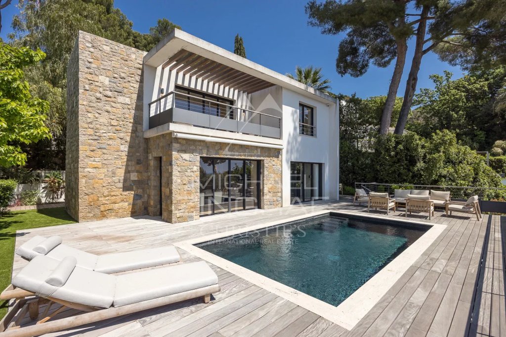 Villa for sale in Cannes — Joint agent - Cannes Californie – Contemporary Villa with Panoramic Sea View
