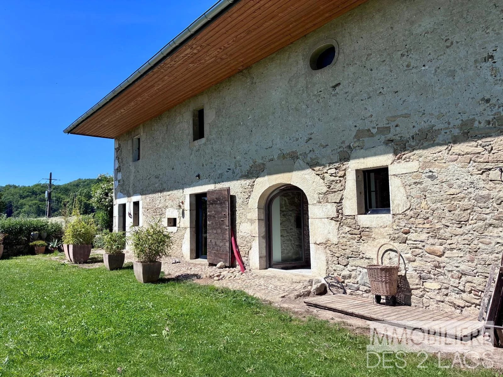 Superbe corps de ferme à rénover entre Annecy et Aix les Bai